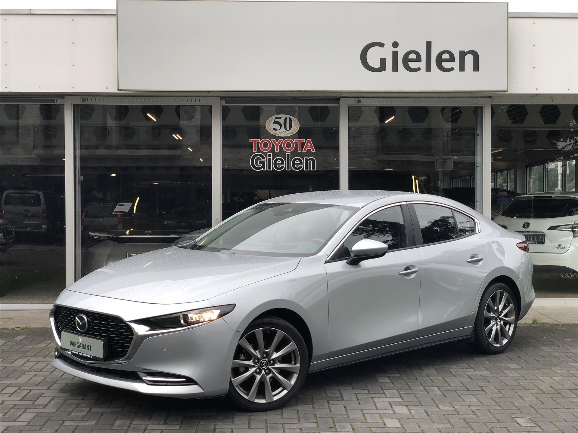 Mazda 3 Sedan Skyactiv-X 186pk Centre-Line | Eerste eigenaar, Dodehoekherkenning, Keyless, Parkeersensoren, Stoel + Stuurverwarming 38849661-0.jpg | Autobedrijf Gielen