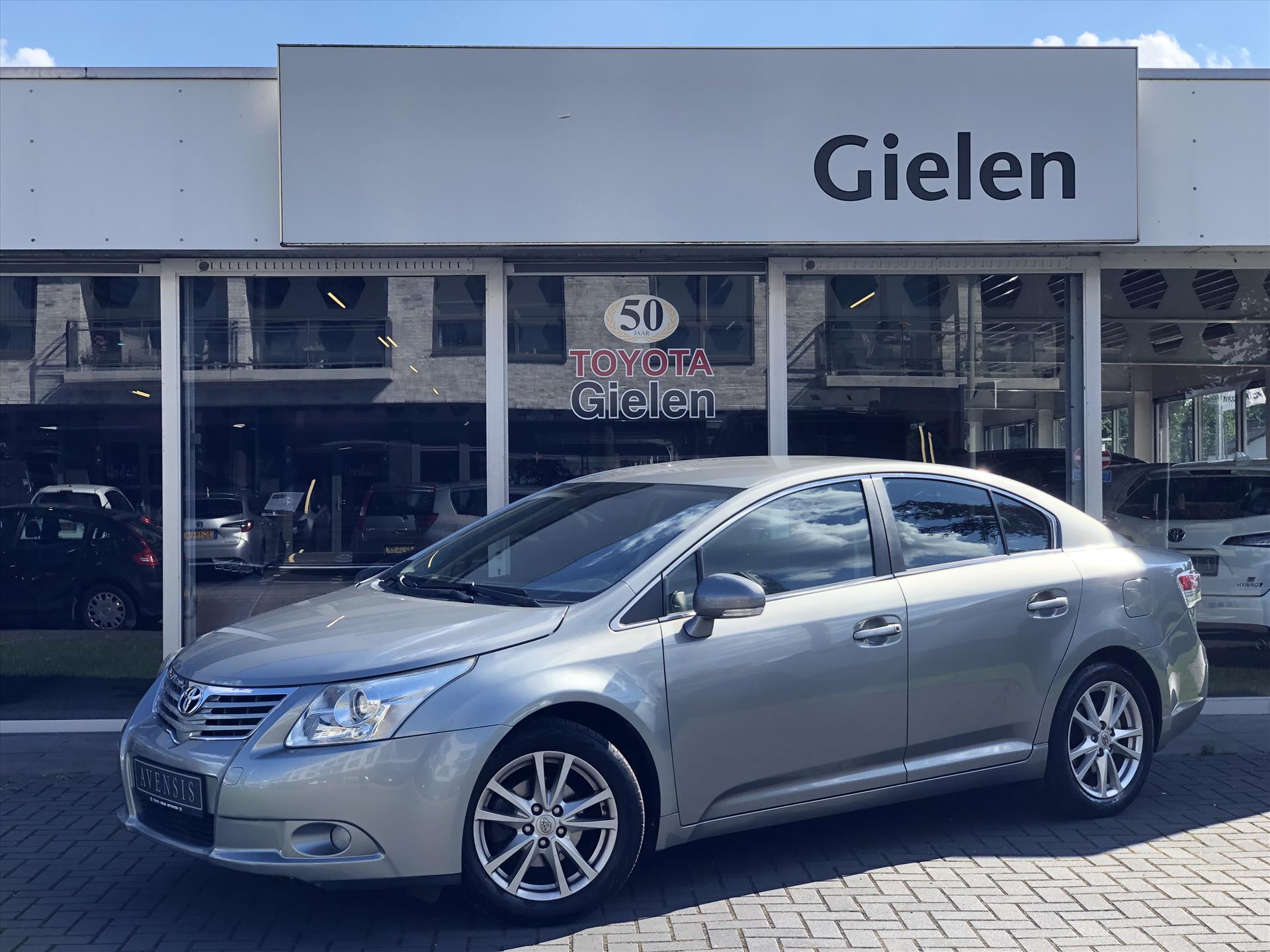 Toyota Avensis 1.8 VVT-I SEDAN Executive Business | Trekhaak, Parkeersensoren, Lichtmetalen velgen, Navigatie, Cruise control 38862720-0.jpg | Autobedrijf Gielen