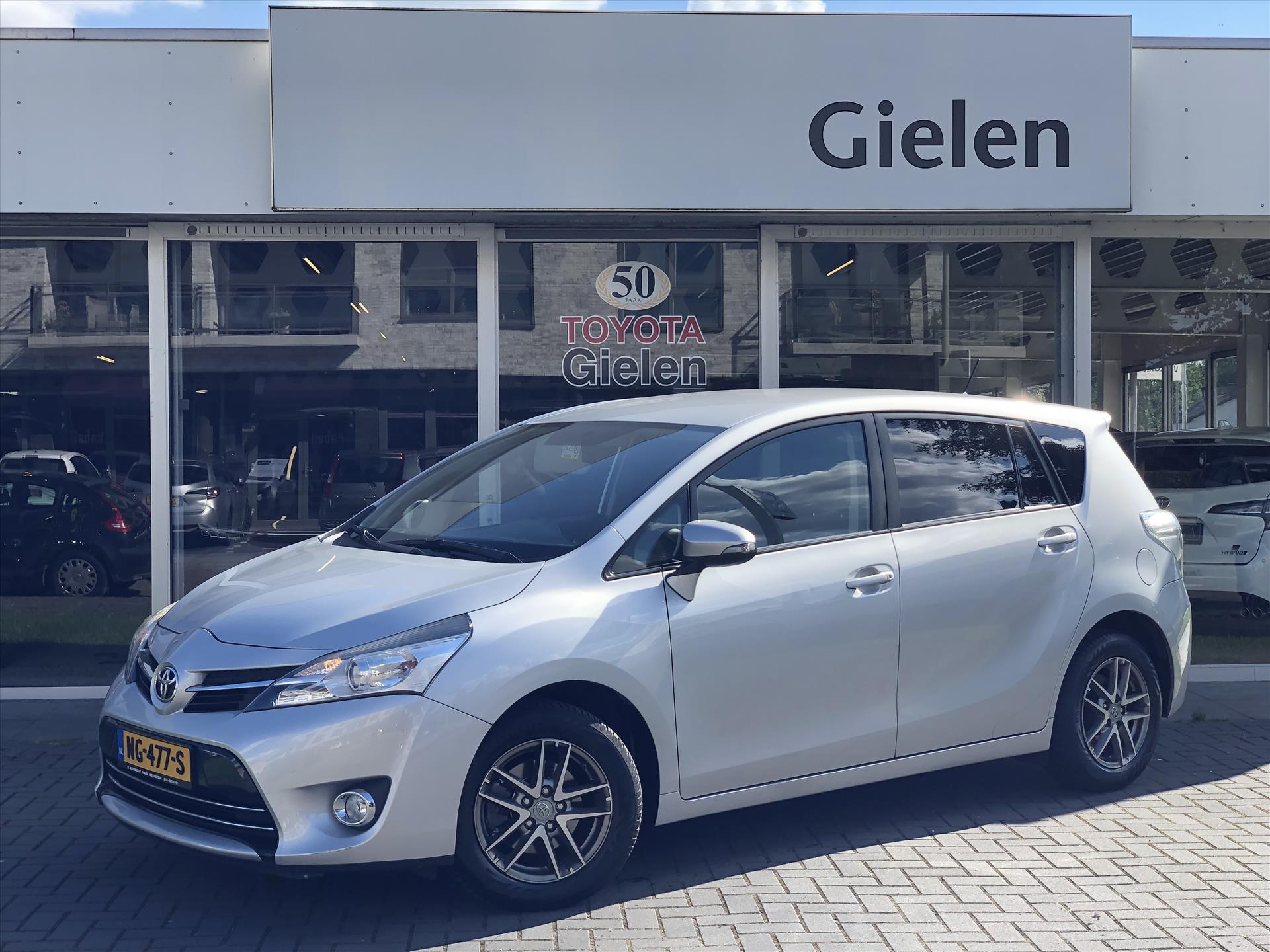 Toyota Verso 1.8 VVT-i 147pk Business Plus | Trekhaak, Navigatie, Lichtmetalen velgen, Cruise control, Climate control, Parkeercamera 38909330-0.jpg | Autobedrijf Gielen