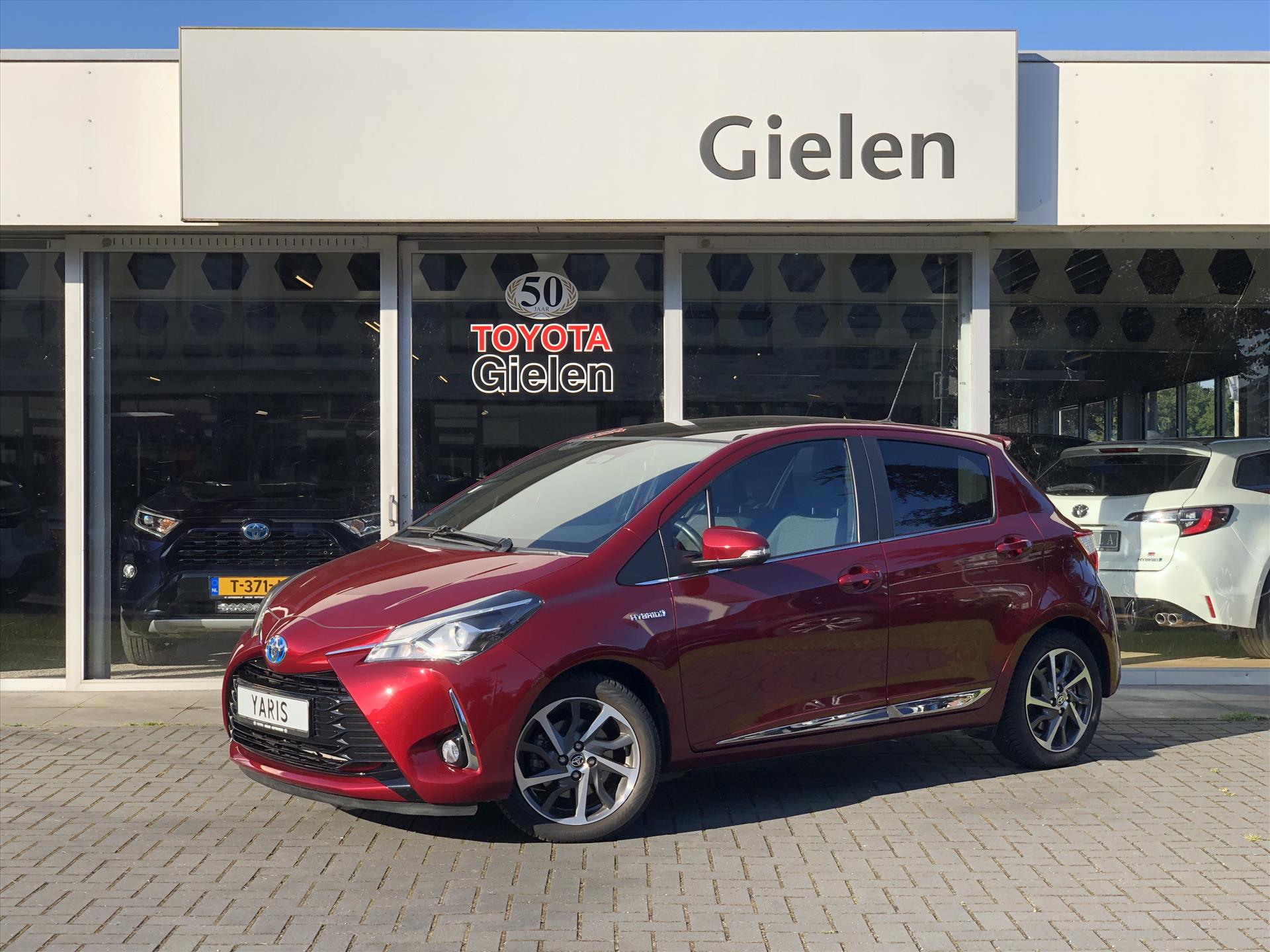 Toyota Yaris 1.5 Hybrid Premium | Eerste eigenaar, Panoramadak, Half Leer, Navigatie, 16 inch, DAB, Keyless, Alle opties! 39009207-0.jpg | Autobedrijf Gielen
