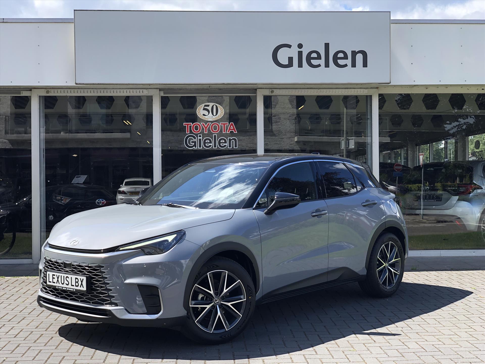 Lexus LBX 1.5 Hybrid Emotion | Bi-Tone, Leer, Dodehoekherkenning, Elektrische achterklep, 18 inch, Stoelverwarming 39018643-0.jpg | Autobedrijf Gielen