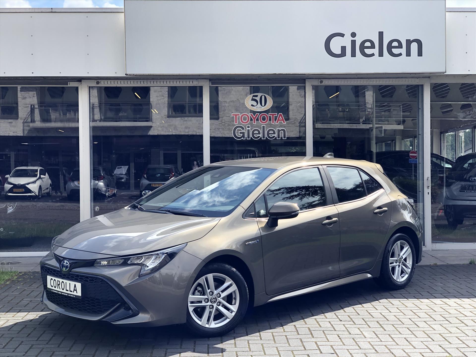 Toyota Corolla 1.8 Hybrid Active | Eerste eigenaar, Apple CarPlay/Android Auto, LED, Climate control, Parkeercamera, Nieuw geleverd! 39020679-0.jpg | Autobedrijf Gielen