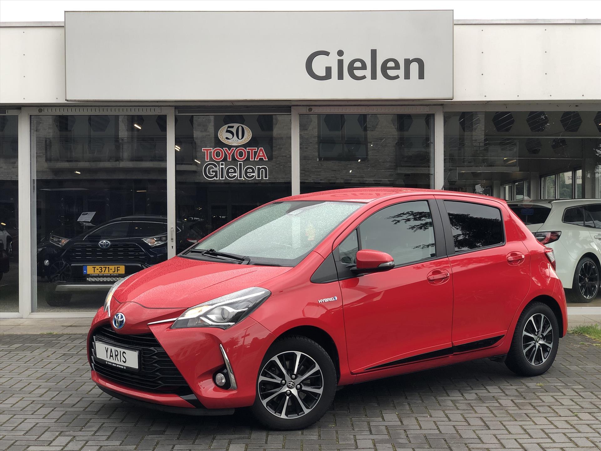 Toyota Yaris 1.5 Hybrid Design Sport | Lichtmetalen velgen, Privacy glass, Cruise control, Climate control, Parkeercamera, Safety sense 39020684-0.jpg | Autobedrijf Gielen