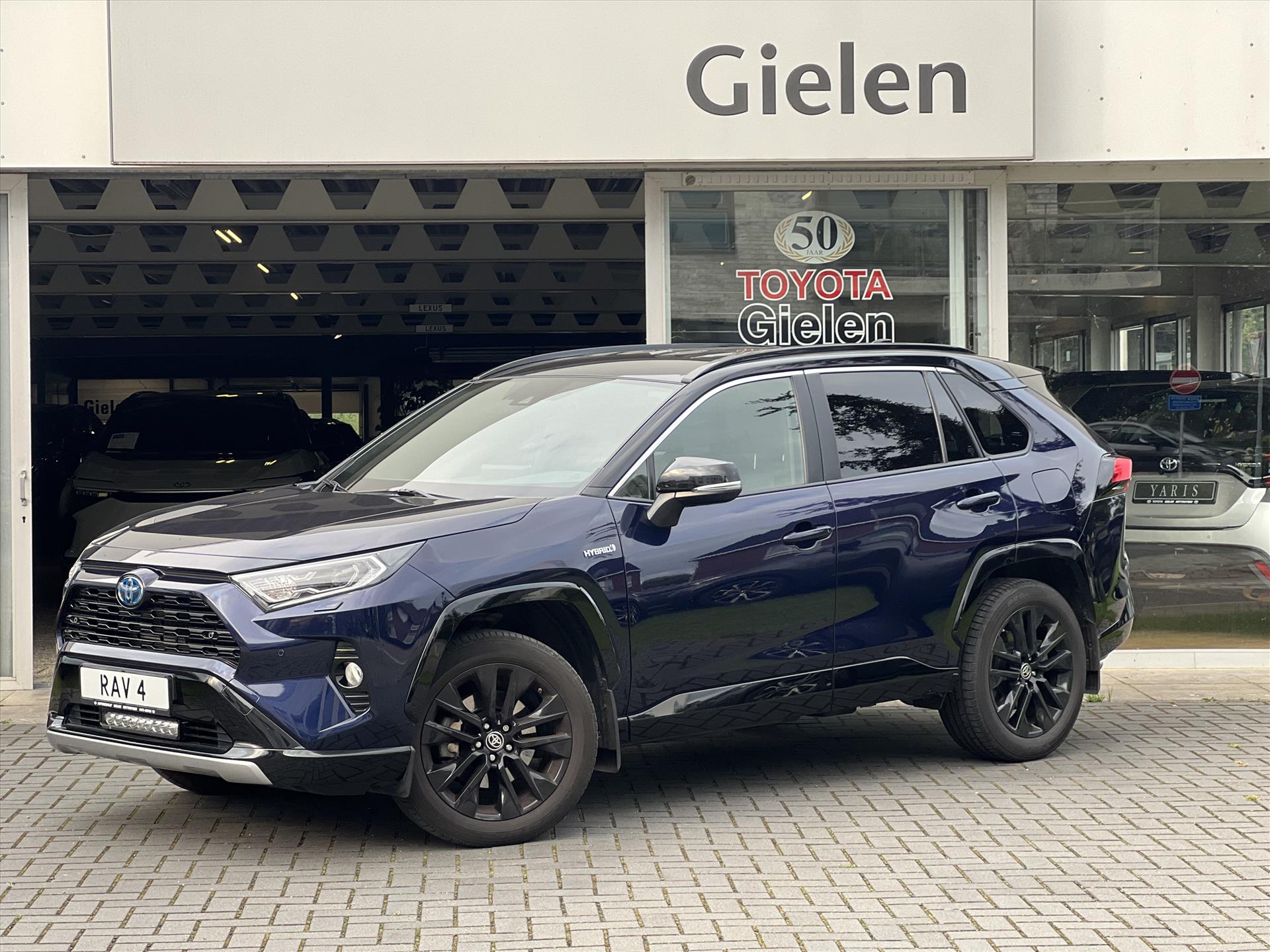 Toyota RAV4 2.5 Hybrid Bi-Tone | Dodehoekherkenning, Parkeersensoren, Elektrische achterkep, Stoel + Stuurverwarming, 19 inch, Weinig KM 39020788-0.jpg | Autobedrijf Gielen