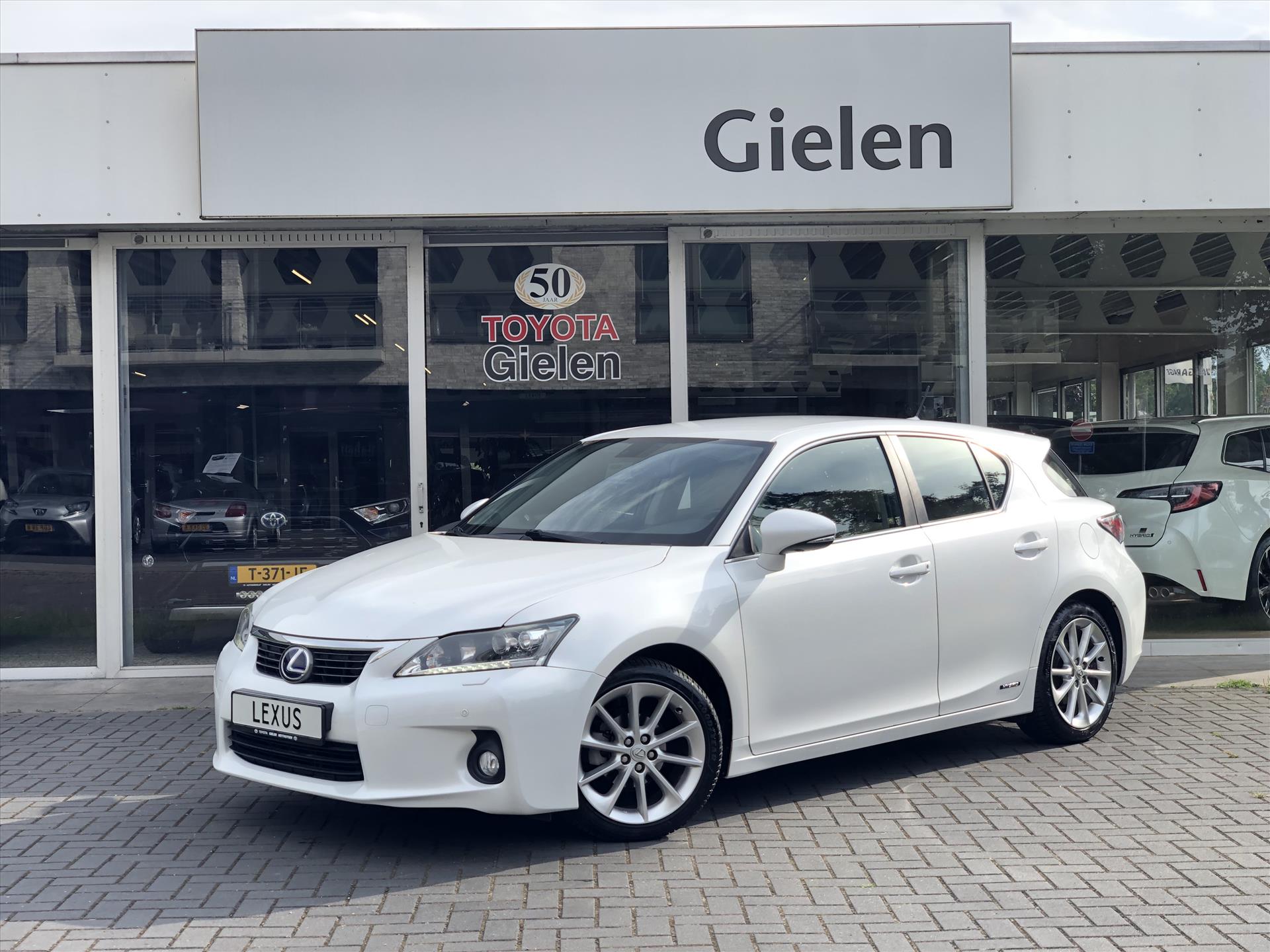 Lexus CT 200h Luxury Line | Mark Levinson, Leer, Geheugenfunctie, Parkeersensoren, Trekhaak, Stoelverwarming 39031907-0.jpg | Autobedrijf Gielen