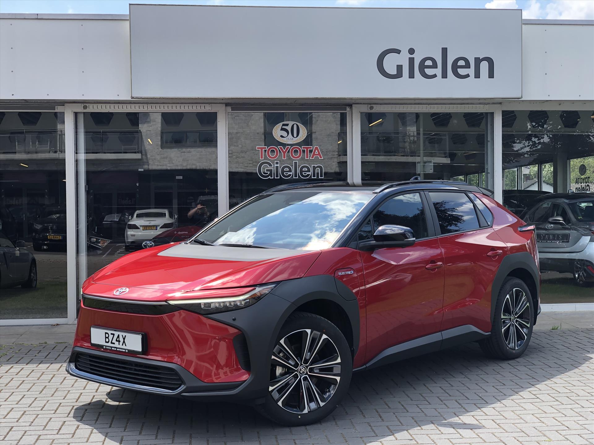 Toyota Bz4x 71,4 kWh 204pk Premium | Panoramadak, 360 Camera, Dodehoekherkenning, Groot scherm, Stoel + Stuurverwarming 39328756-0.jpg | Autobedrijf Gielen