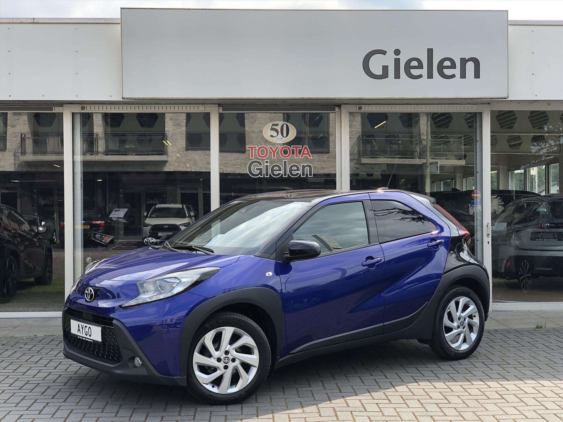 Toyota Aygo X 1.0 VVT-i Pulse | Automaat, Bi-tone, Stoelverwarming, Apple-carplayy/Android-Auto 39438409-0.jpg | Autobedrijf Gielen