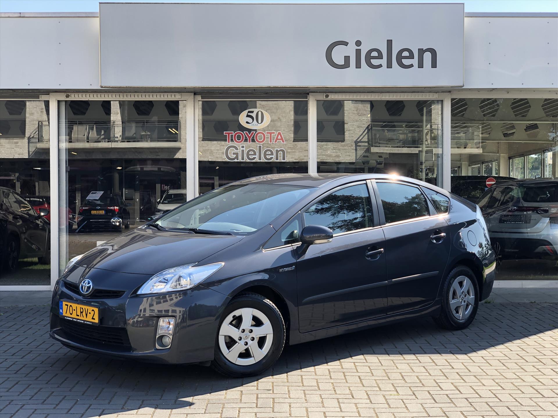 Toyota Prius 1.8 Aspiration | 2e eigenaar, Trekhaak, Head up display, Lichtmetalen velgen, Parkeersensoren, Keyless, Cruise control 39452690-0.jpg | Autobedrijf Gielen
