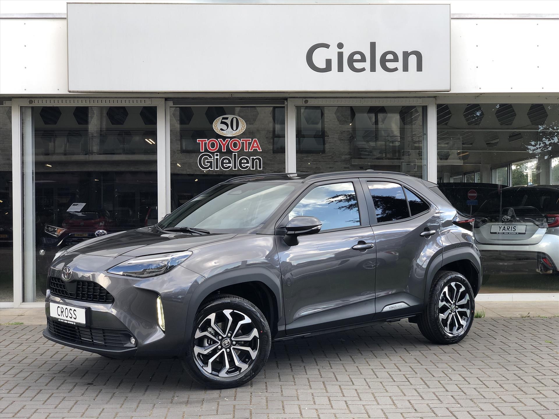 Toyota Yaris Cross 1.5 Hybrid 130PK First Edition Plus | Stoel + Stuurverwarming, Apple CarPlay, Keyless, 17inch, Groot scherm 39468269-0.jpg | Autobedrijf Gielen