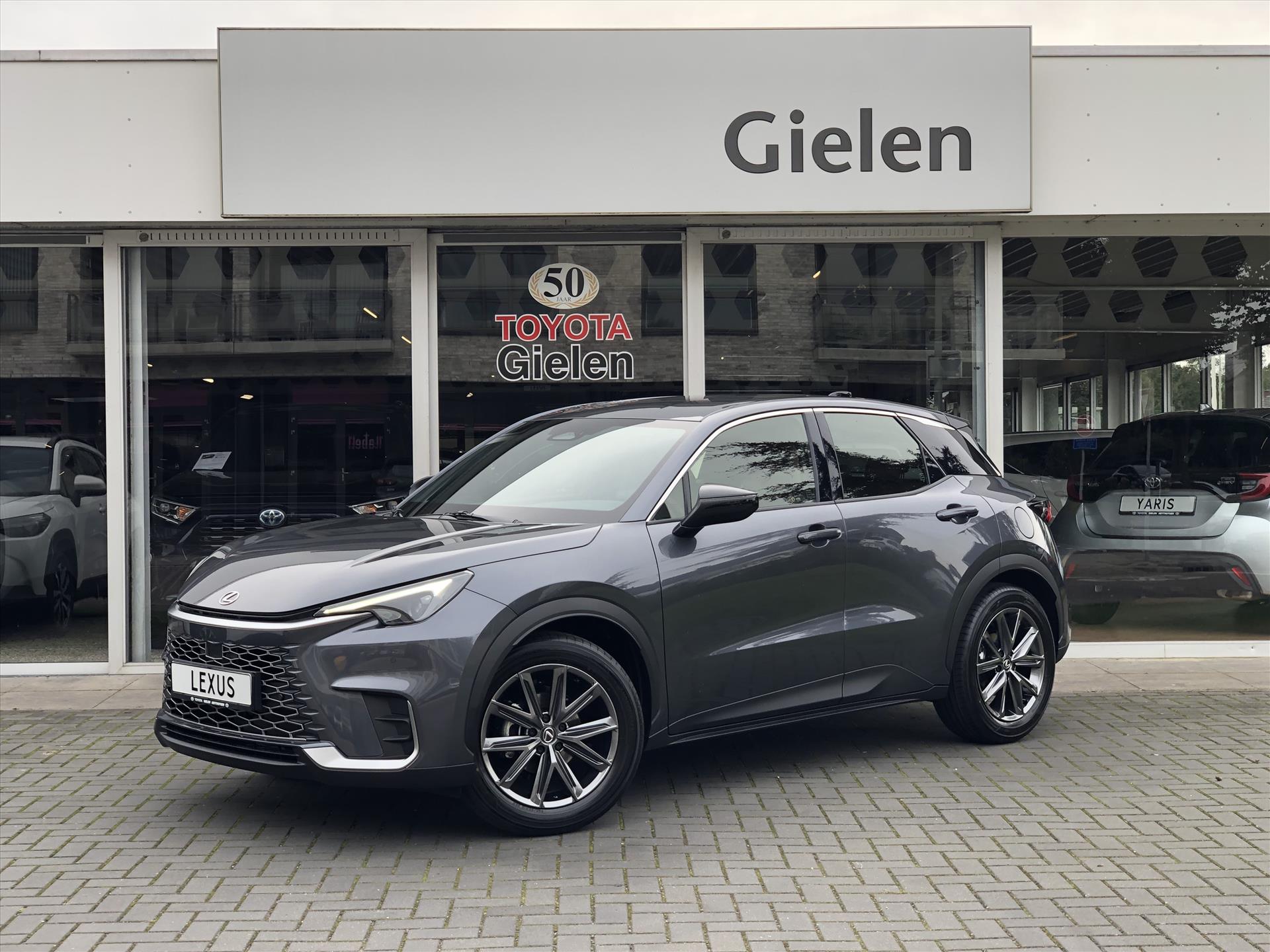 Lexus LBX 1.5 Hybrid Elegant | Leer, 18 inch, Stoel + Stuurverwarming, Dodehoekherkenning, Parkeersensoren 39468378-0.jpg | Autobedrijf Gielen