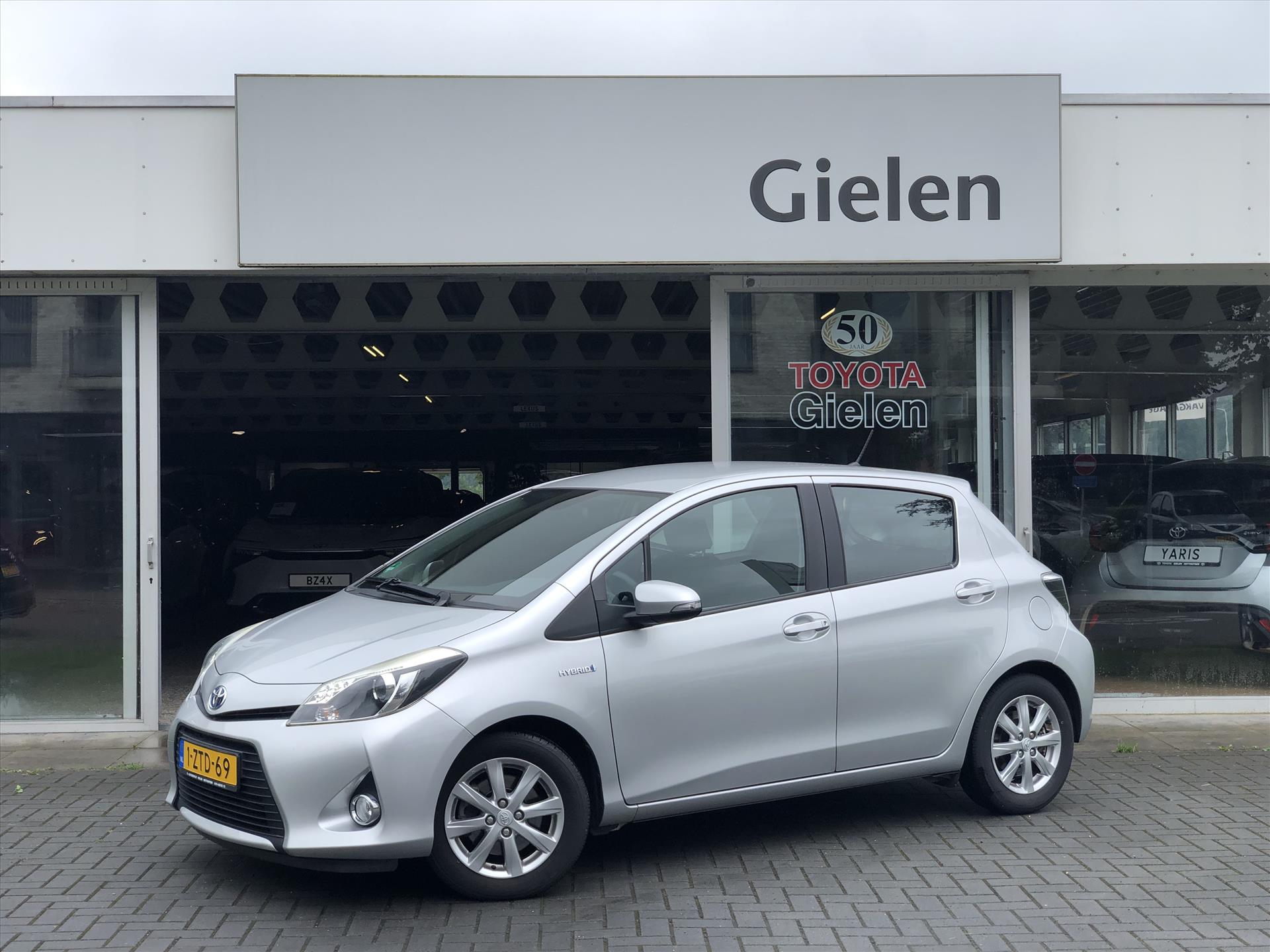 Toyota Yaris 1.5 Full Hybrid Dynamic | Navigatie, Lichtmetalen velgen, Cruise control, Parkeercamera, Licht + Regensensor 39496265-0.jpg | Autobedrijf Gielen
