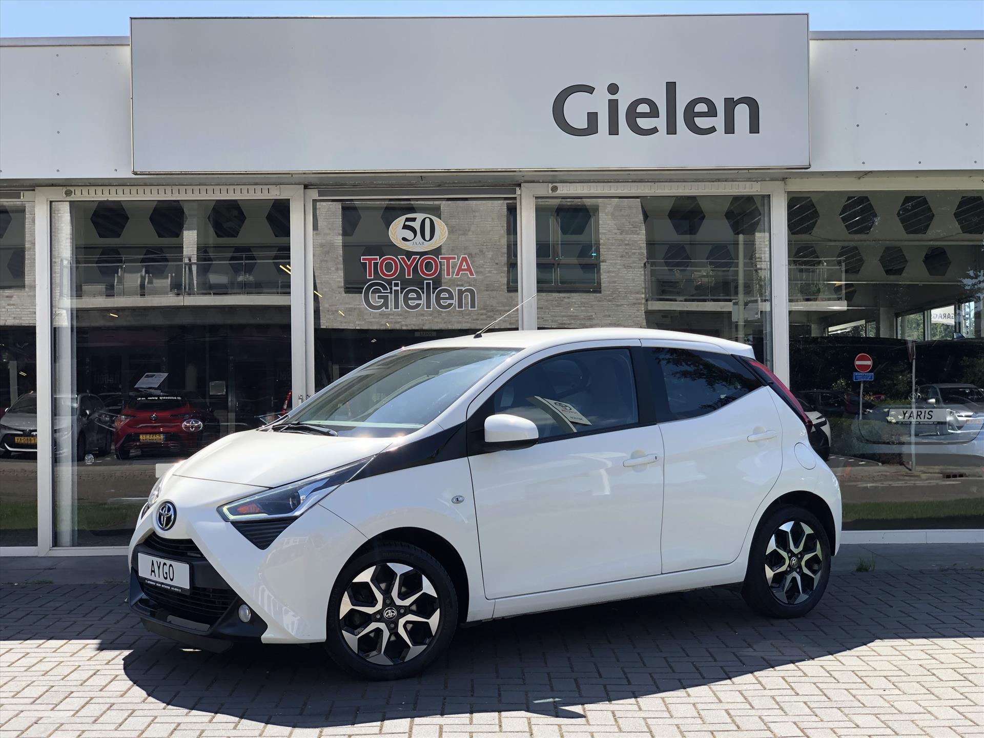 Toyota Aygo 1.0 VVT-i x-joy | Apple CarPlay/Android Auto, lichtmetalen velgen, Airconditioning, In hoogte verstelbare stoel, Parkeercamera 39616939-0.jpg | Autobedrijf Gielen