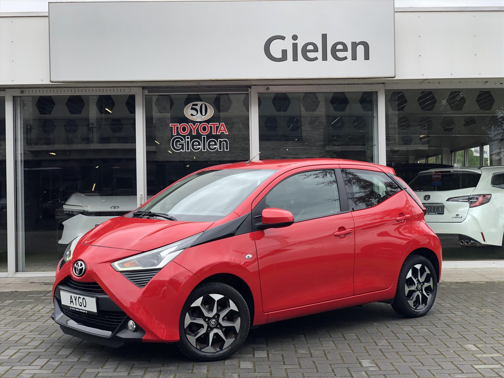 Toyota Aygo 1.0 VVT-i 5D x-joy | Apple CarPlay/Android Auto, Lichtmetalen velgen, Parkeercamera, Stuurbediening, Snelheidsbegrenzer 39631966-0.jpg | Autobedrijf Gielen