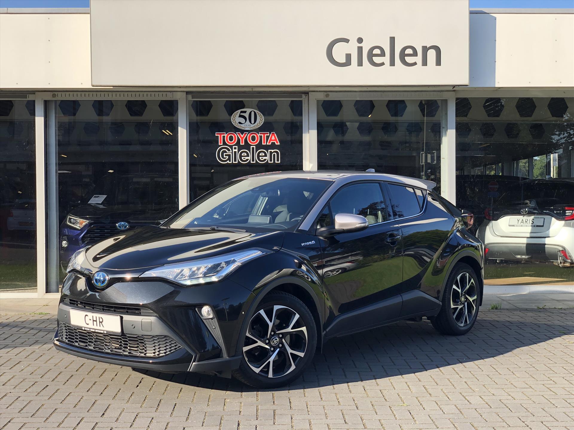 Toyota C-HR 2.0 Hybrid Bi-Tone | Dodehoekherkenning, Apple CarPlay/Android Auto, 18 inch, Keyless, Stoel + Stuurverwarming 39633464-0.jpg | Autobedrijf Gielen