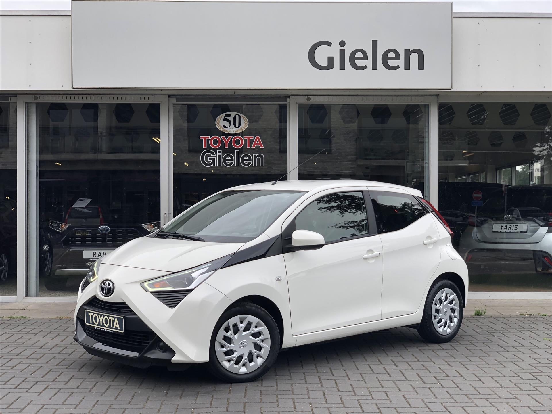 Toyota Aygo 1.0 VVT-i 5D x-play | Apple CarPlay/Android Auto, Parkeercamera, Snelheidsbegrenzer, Stuurbediening, Airconditioning 39670052-0.jpg | Autobedrijf Gielen