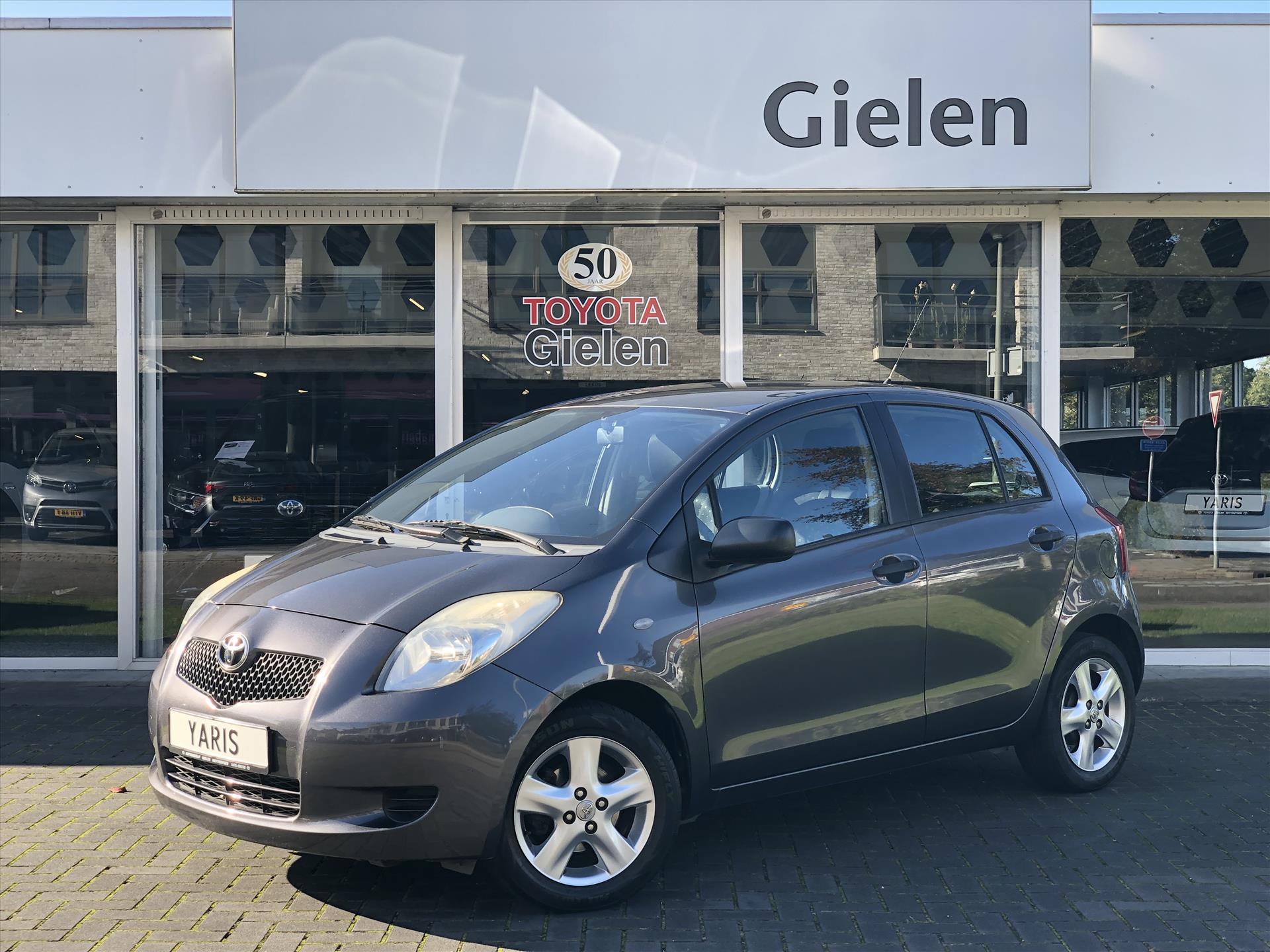 Toyota Yaris 1.3 VVTI 5-DRS Sol | Airconditioning, Lichtmetalen velgen, Centrale deurvergrendeling, Elektrische ramen 39807704-0.jpg | Autobedrijf Gielen
