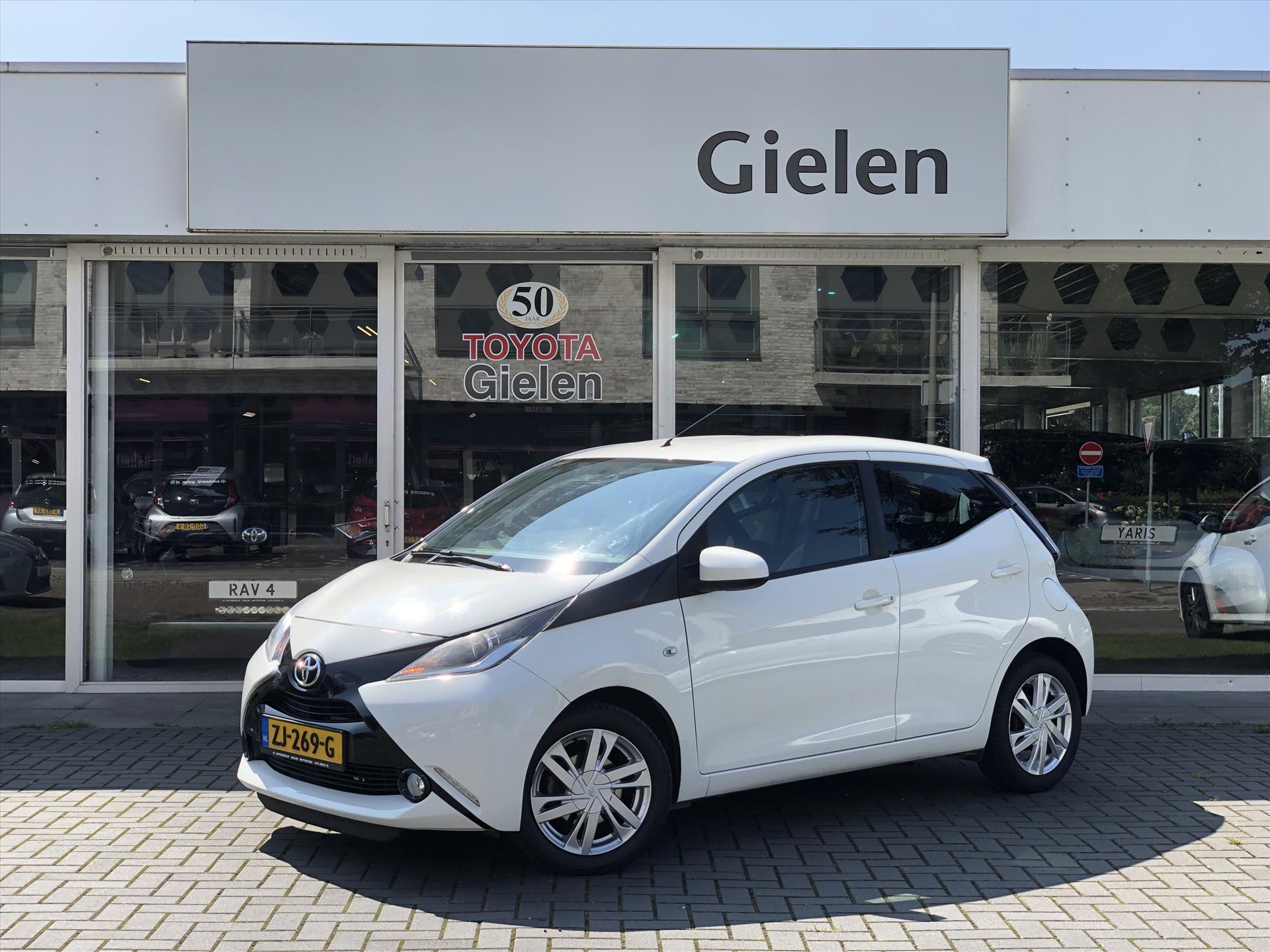 Toyota Aygo 1.0 VVT-i X-Play Plus | Lichtmetalen velgen, Airconditioning, Parkeercamera, In hoogte verstelbare stoel, Bluetooth 39908366-0.jpg | Autobedrijf Gielen