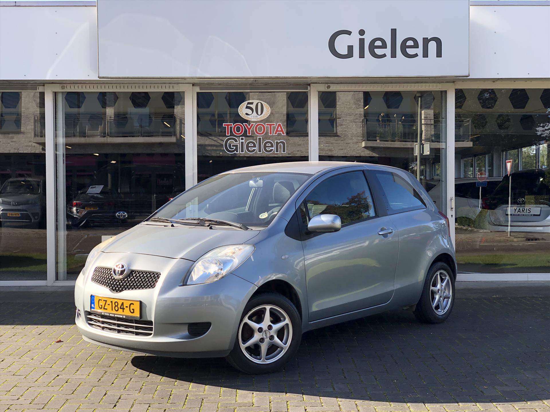 Toyota Yaris 1.0 VVT-I | Aiconditioning, Lichtmetalen velgen, Centrale deurvergrendeling, Elektrische ramen, Weinig KM! 40017638-0.jpg | Autobedrijf Gielen