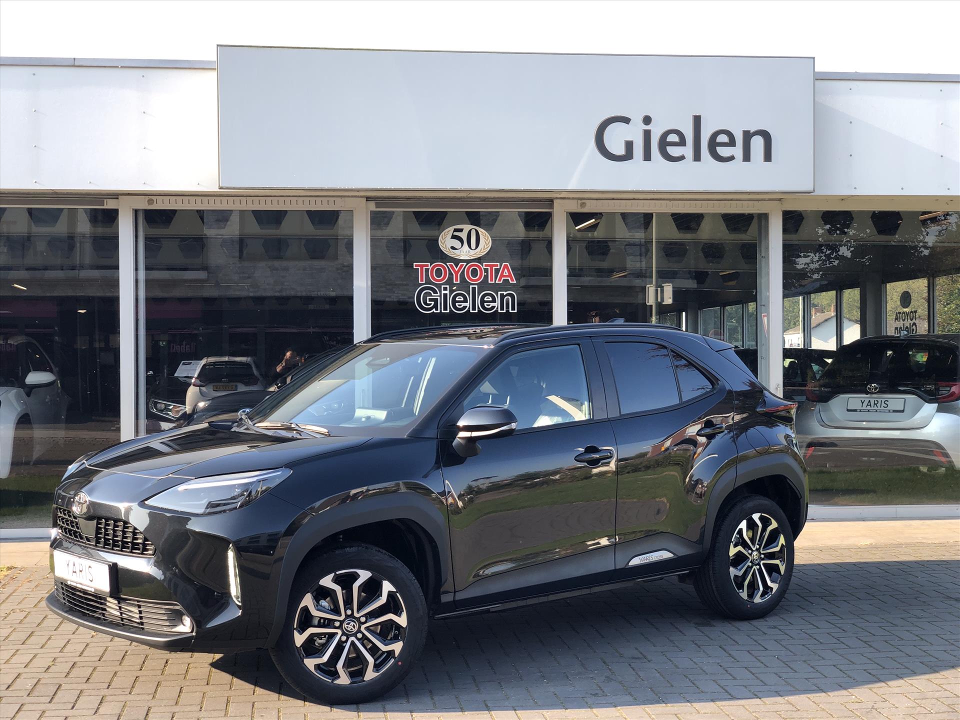 Toyota Yaris Cross 1.5 Hybrid 130PK First Edition Plus | Stoel + Stuurverwarming, Apple CarPlay, Keyless, 17inch, Groot scherm 40117682-0.jpg | Autobedrijf Gielen