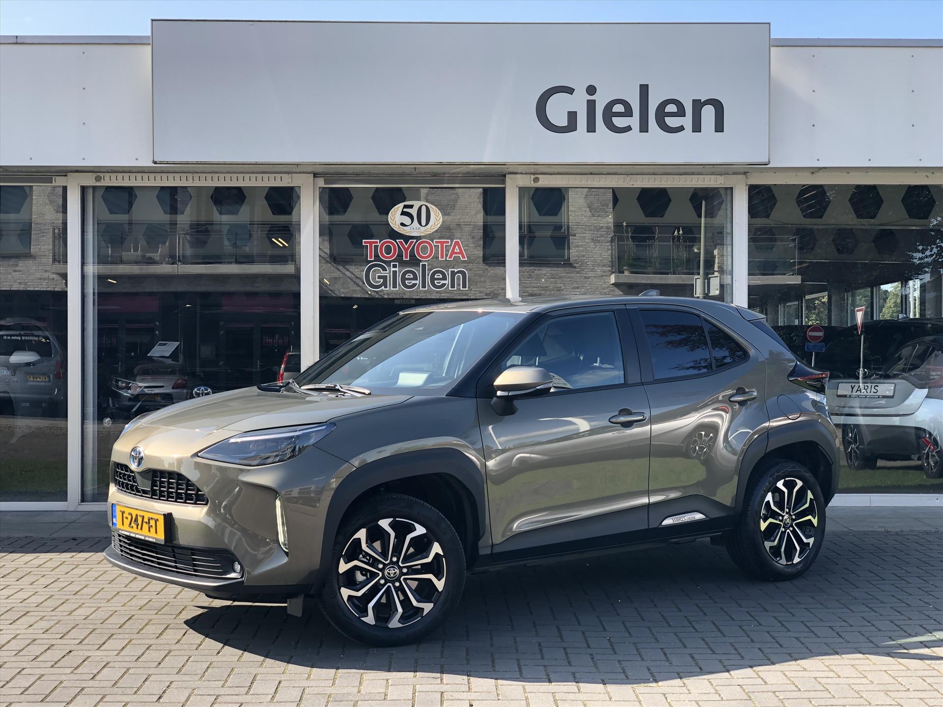 Toyota Yaris Cross 1.5 Full Hybrid Dynamic Plus | Stoel + Stuurverwarming, Smart Connect, Parkeercamera, Keyless 17inch 40195107-0.jpg | Autobedrijf Gielen
