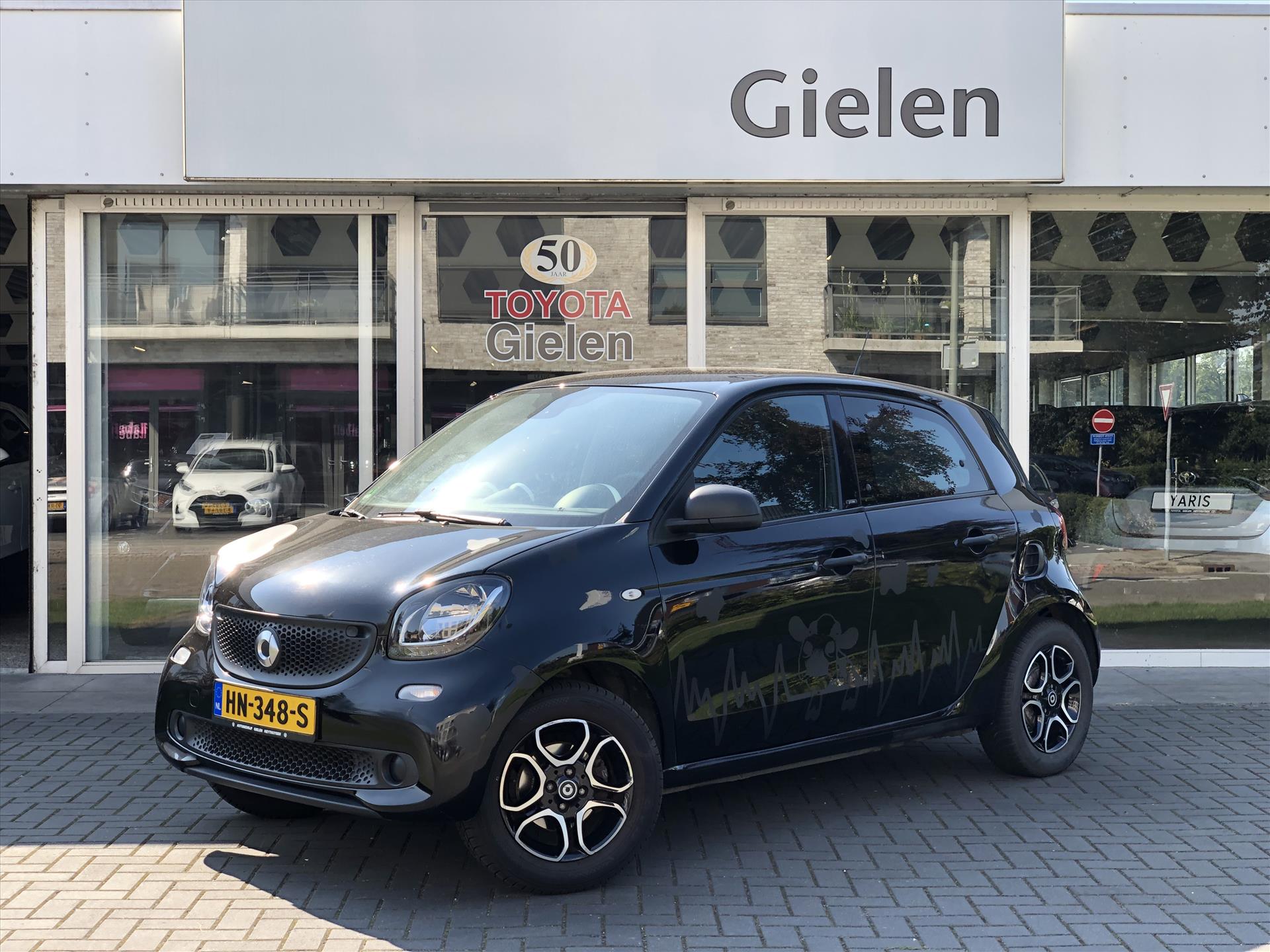 Smart Forfour 1.0 Essential Edition | Cruise control, Lichtmetalen velgen, Climate control, Elektrische ramen, Stuurbediening 40244127-0.jpg | Autobedrijf Gielen