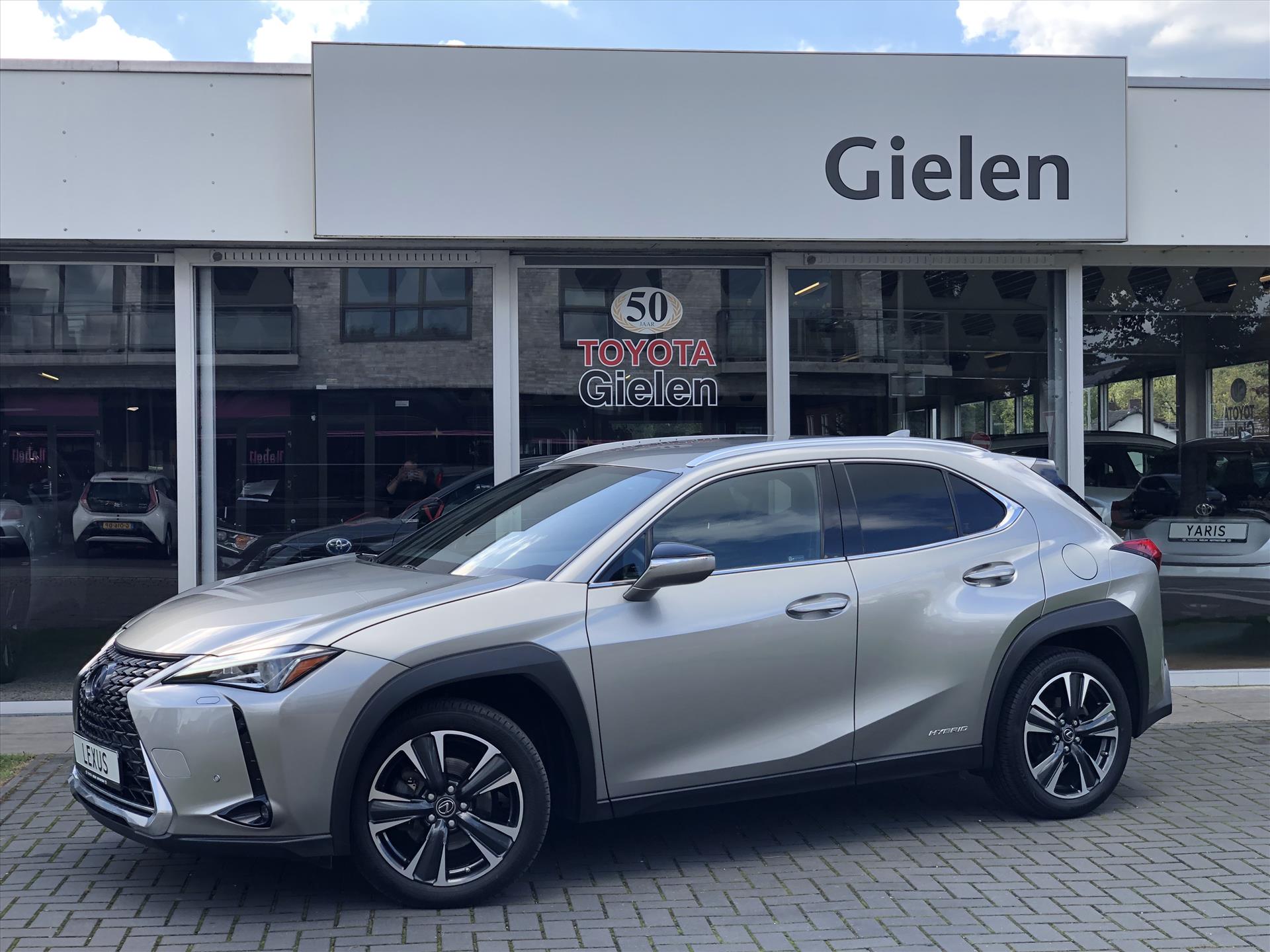 Lexus UX 250h 184pk Preference Line | Dodehoekherkenning, Parkeersensoren, Keyless, 18 inch, CarPlay, Stoel + Stuurverwarming 40309869-0.jpg | Autobedrijf Gielen