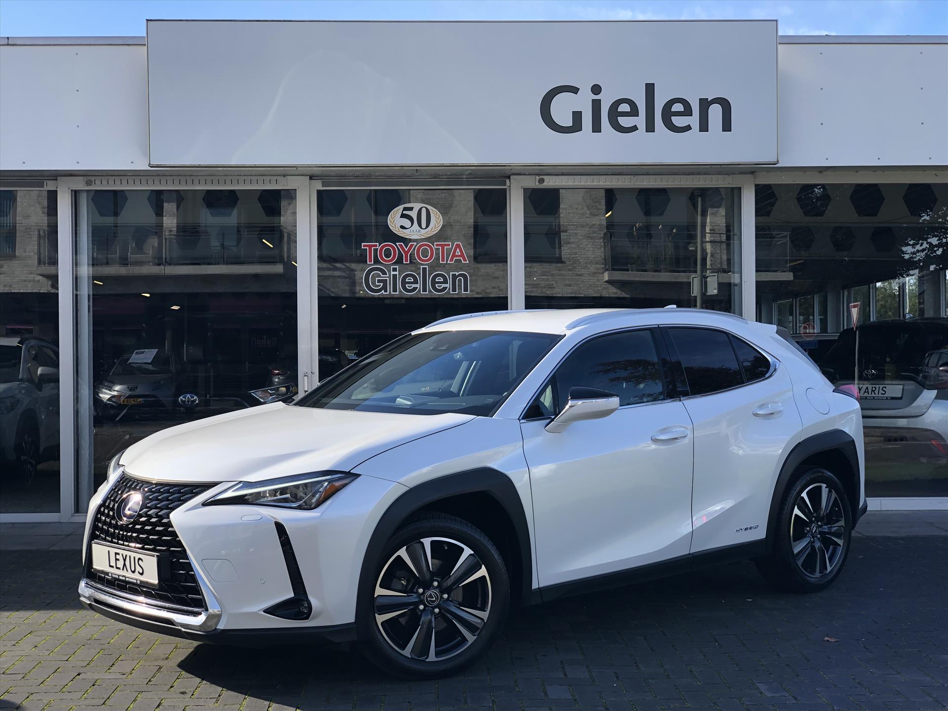 Lexus UX 250h 184pk Preference Line | Dodehoekherkenning, Parkeersensoren, Keyless, 18 inch, CarPlay, Stoel + Stuurverwarming 40362221-0.jpg | Autobedrijf Gielen