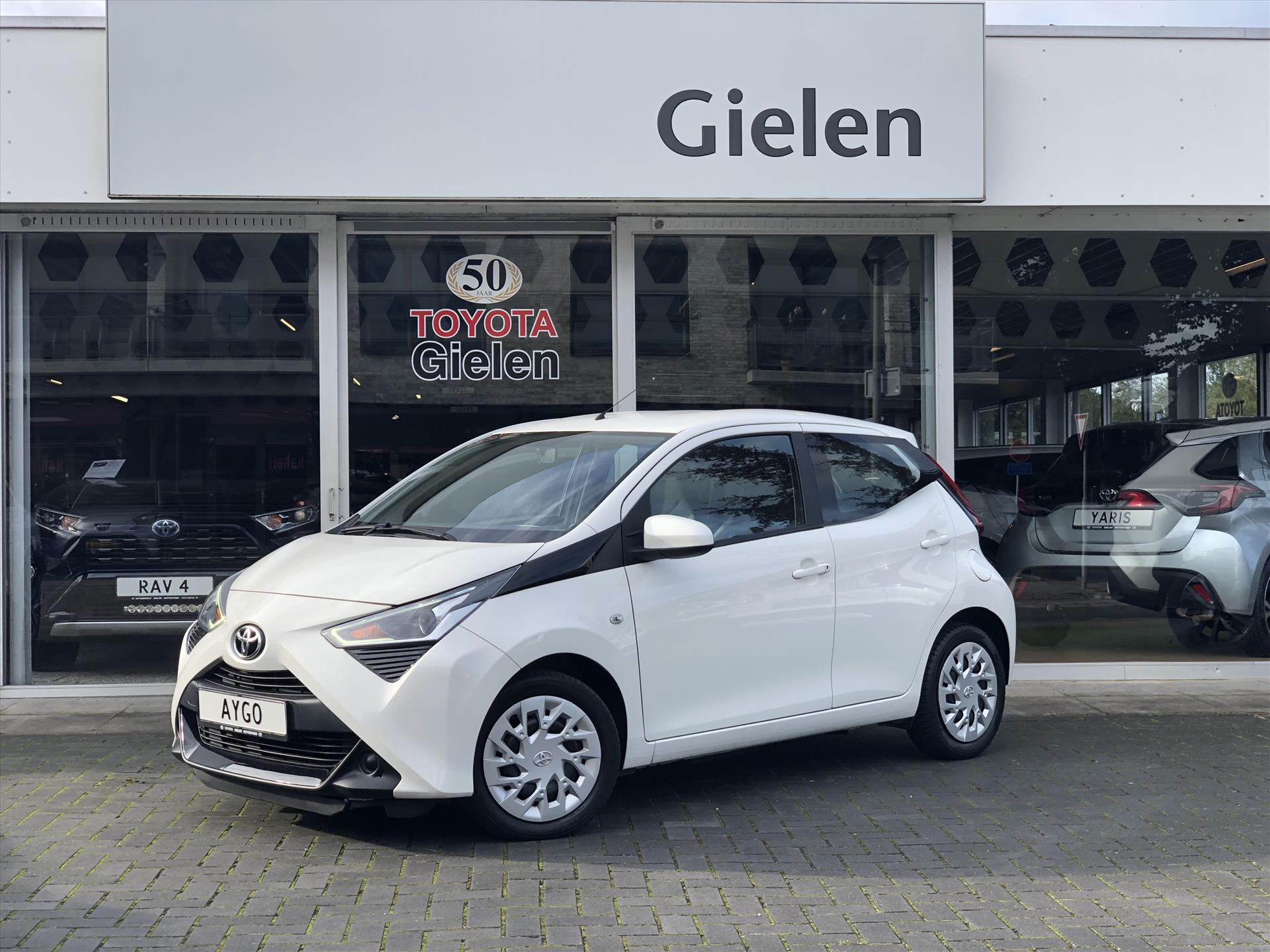 Toyota Aygo 1.0 VVT-i 72pk 5D X-Play | Eerste eigenaar, Apple CarPlay/Android Auto, Parkeercamera, In hoogte verstelbare stoel 40406839-0.jpg | Autobedrijf Gielen