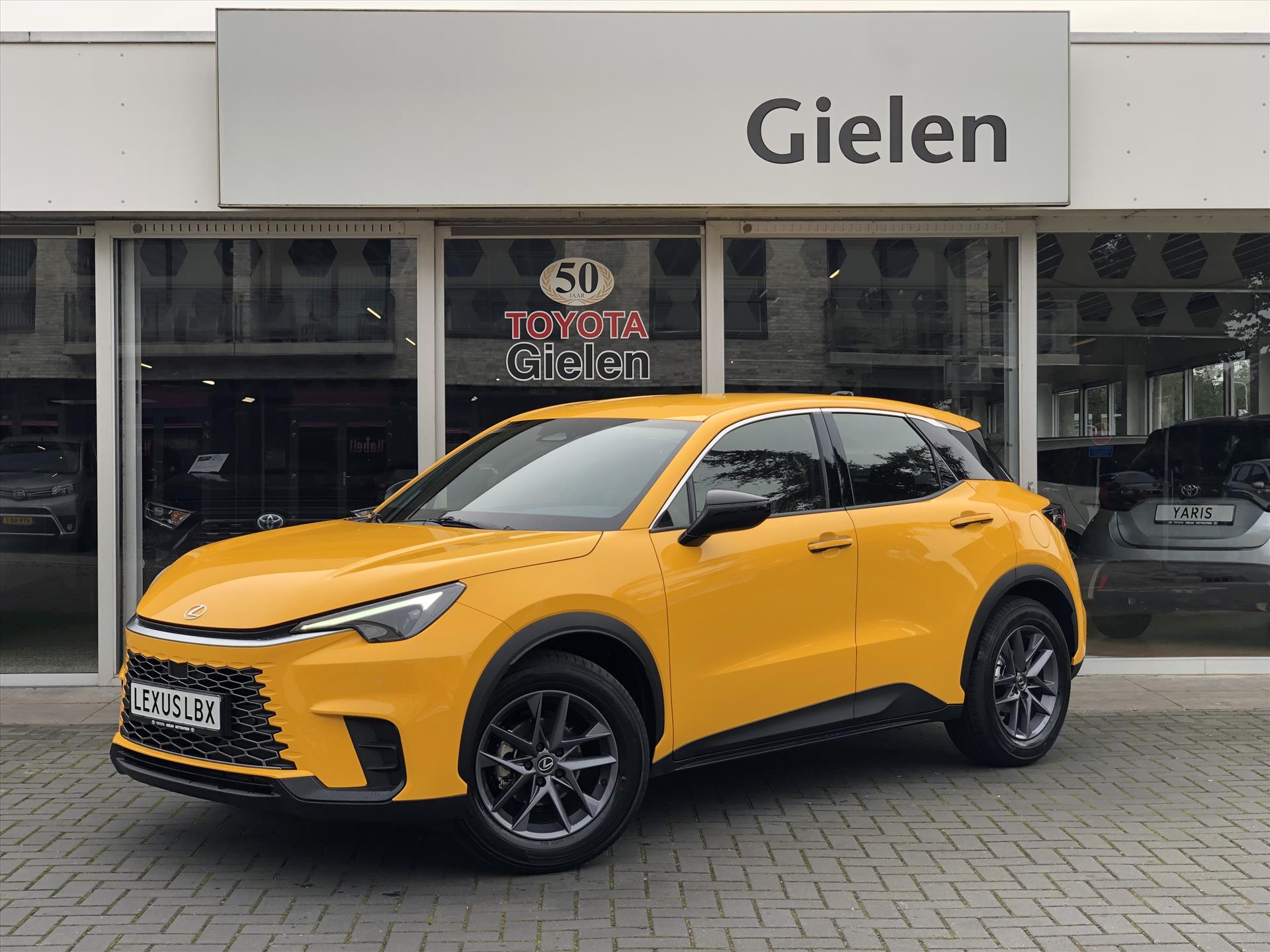 Lexus LBX 1.5 Hybrid 136pk CVT Comfort & Safety Pack | Dodehoekherkenning, Parkeersensoren, Keyless, Stoelverwarming 40426411-0.jpg | Autobedrijf Gielen