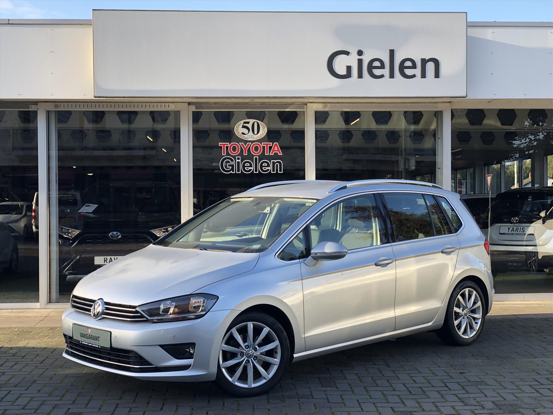 Volkswagen Golf Sportsvan 1.4 TSI Highline | Eerste eigenaar, Cruise control, Lichtmetalen velgen, DAB, Parkeersensoren, Camera, Zeer netjes! 40439163-0.jpg | Autobedrijf Gielen
