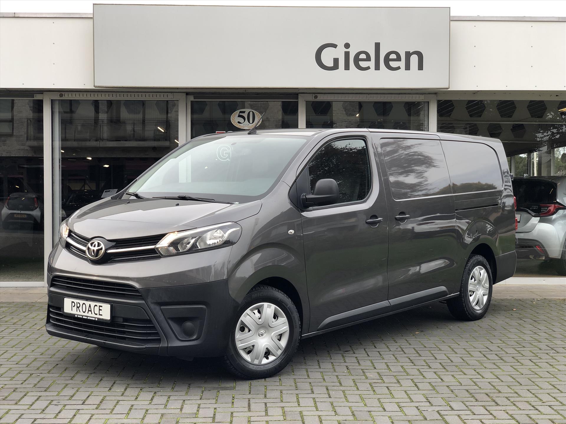 Toyota ProAce Long Worker 2.0 D-4D 122pk Cool Comfort | Eerste eigenaar, Trekhaak, 2 x Schuifdeur, Airco, Parkeercamera Cruise control 40686954-0.jpg | Autobedrijf Gielen