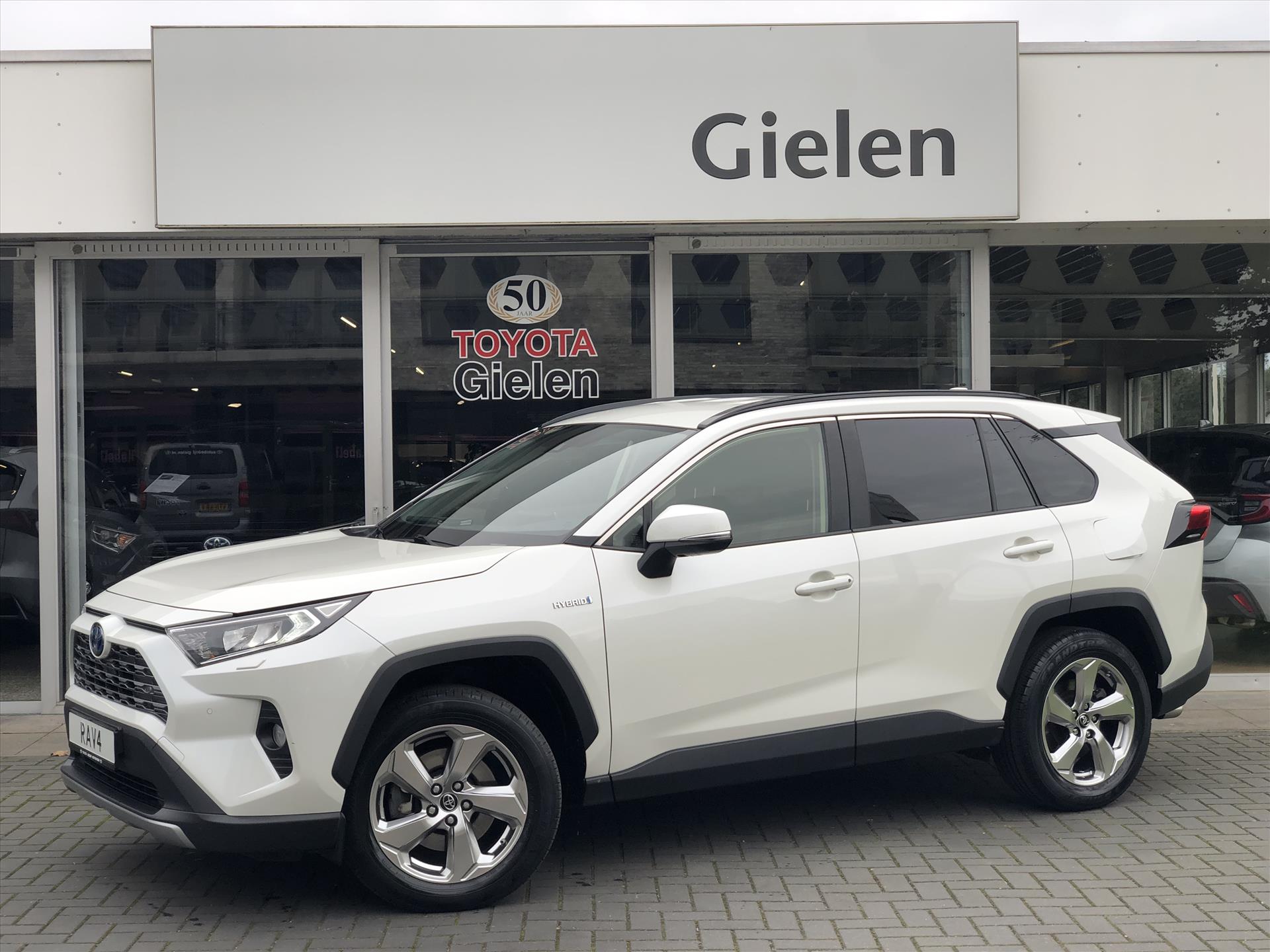 Toyota RAV4 2.5 Hybrid AWD Style | Trekhaak, Leer, Navigatie, Dodehoekherkenning, Parkeersensoren, Stoel+ Stoelverwarming,1650KG Trekgewicht 40778632-0.jpg | Autobedrijf Gielen