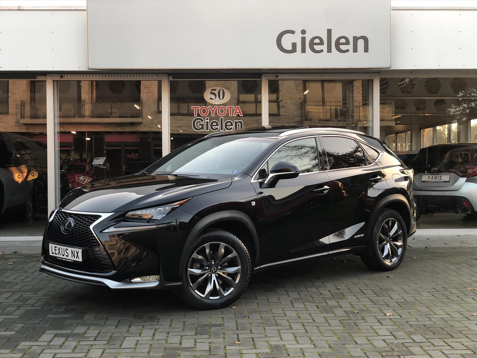 Lexus NX 300h AWD F Sport Line | Eerste eigenaar, Trekhaak, Schuifdak, Leer, Stoelverwarming, Parkeersensoren, HUD,Elektrische achterklep 40782644-0.jpg | Autobedrijf Gielen