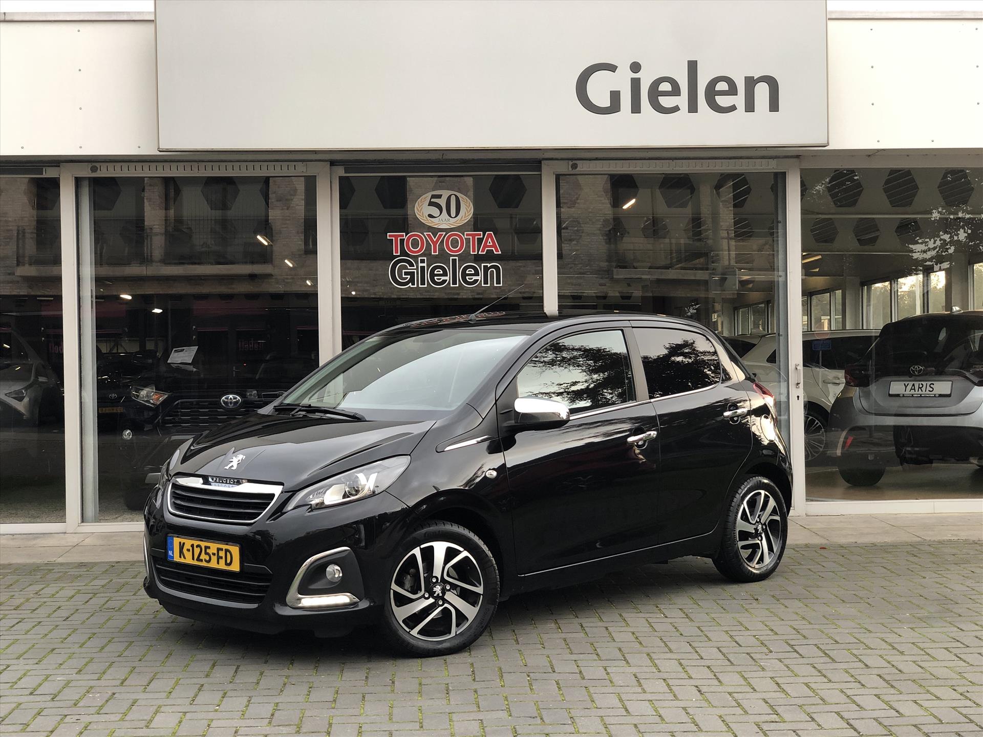 Peugeot 108 1.0 e-VTi 72pk 5D Allure | Apple CarPlay/Android auto, Lichtmetalen velgen, Camera, Privacy Glass, Zeer compleet 40856500-0.jpg | Autobedrijf Gielen