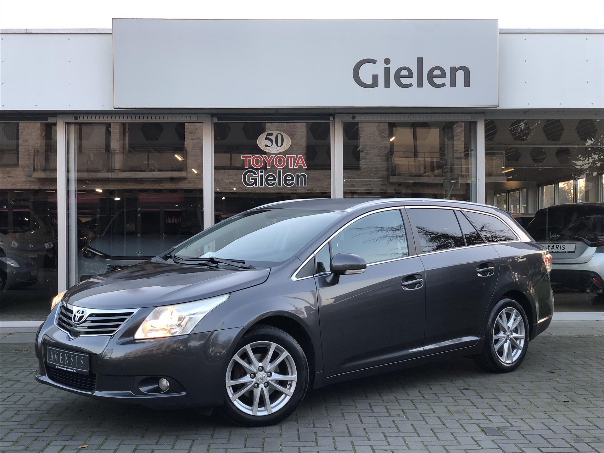 Toyota Avensis Wagon 1.8 VVT-I Business | Trekhaak, Navigatie, Cruise control, Parkeercamera, Climate control, 17 inch, 1500KG Trekgewicht 41123344-0.jpg | Autobedrijf Gielen