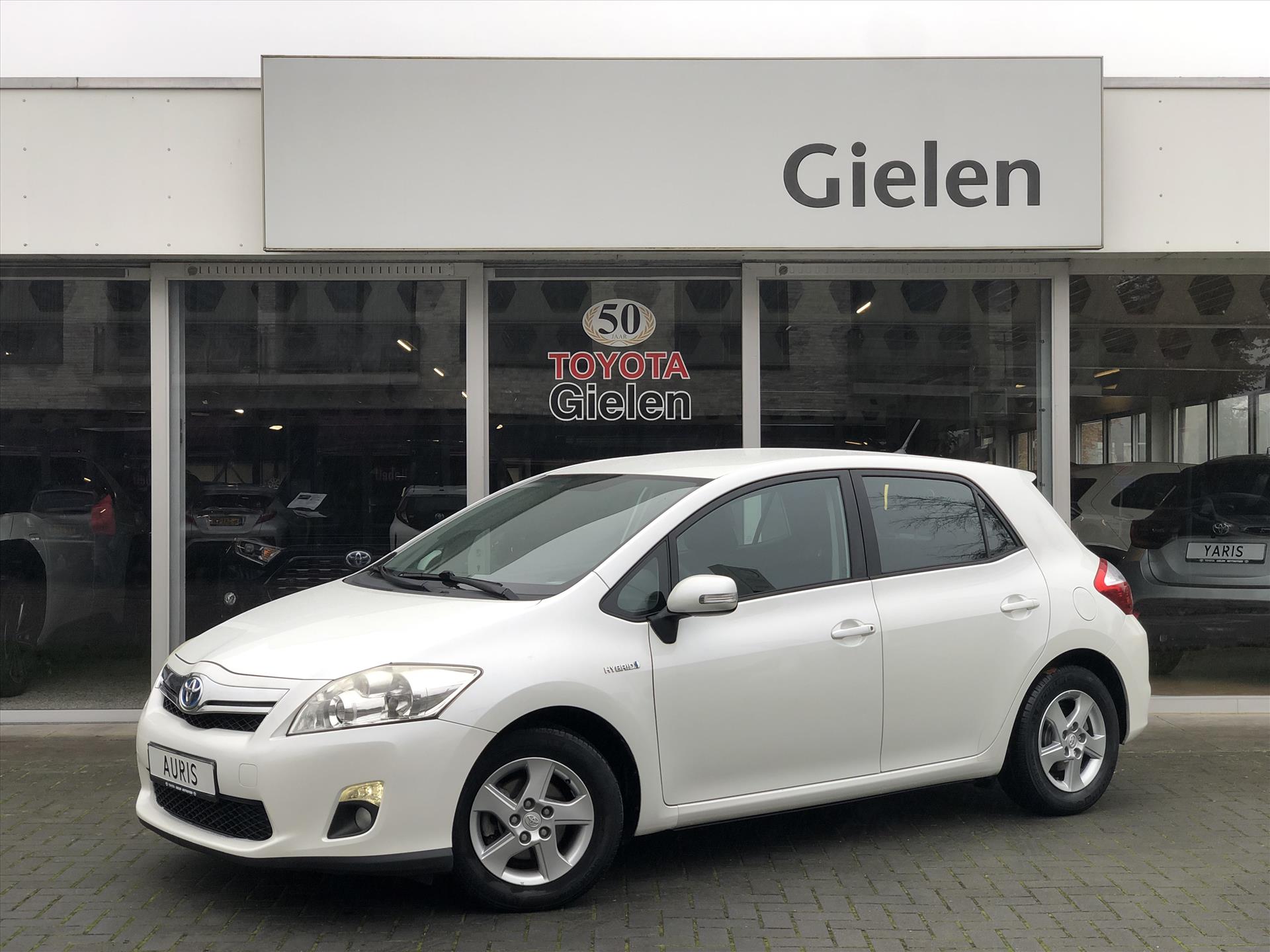 Toyota Auris 1.8 Full Hybrid Aspiration | Eerste eigenaar, Cruise control, Climate control, Lichtmetalen velgen, Radio/CD-Speler 41147456-0.jpg | Autobedrijf Gielen