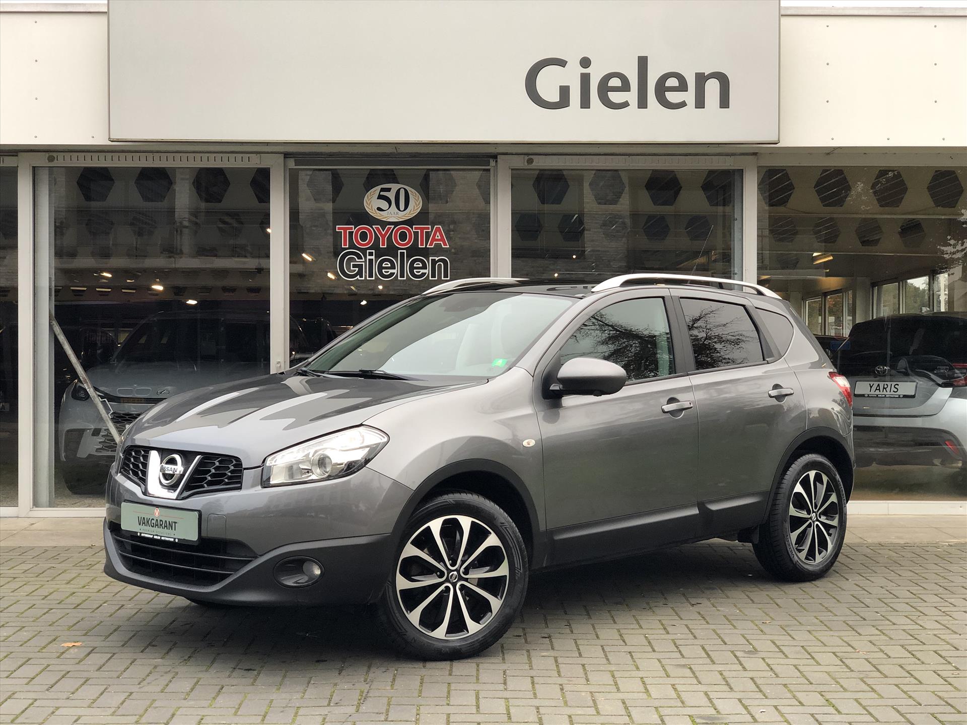 Nissan QASHQAI 1.6 Connect Edition | Trekhaak, Panoramadak, Navigatie, 18inch, Parkeercamera, Cruise control, Climate control 41256947-0.jpg | Autobedrijf Gielen