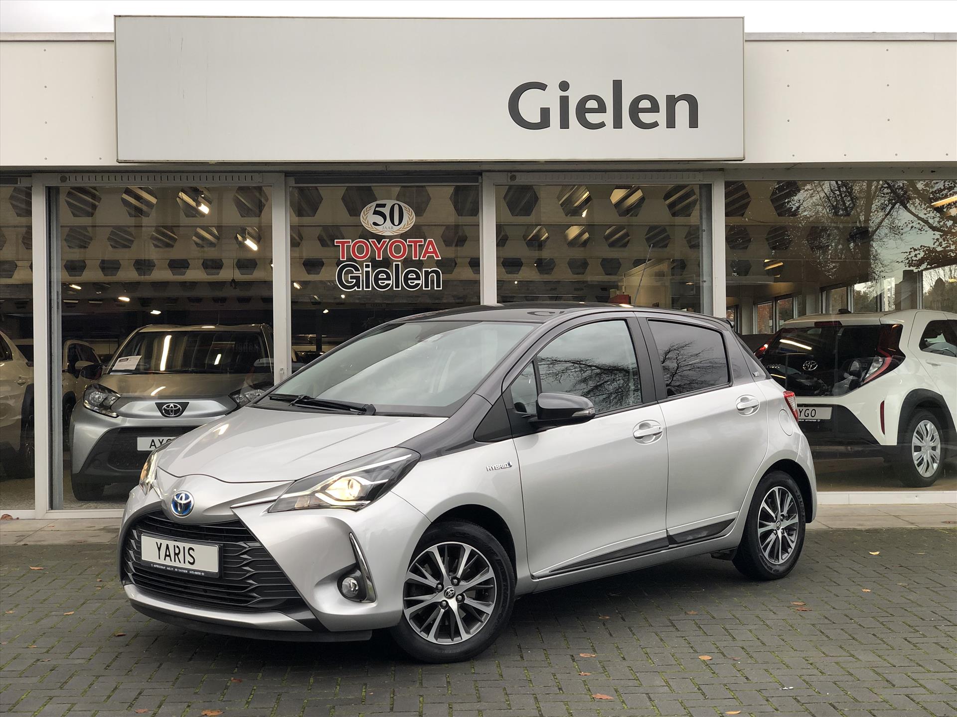 Toyota Yaris 1.5 Hybrid Y20 | Eerste eigenaar, Navigatie, Keyless, Startknop, Safety sense, Lichtmetalen velgen, Parkeercamera, DAB, Privacy 41313224-0.jpg | Autobedrijf Gielen