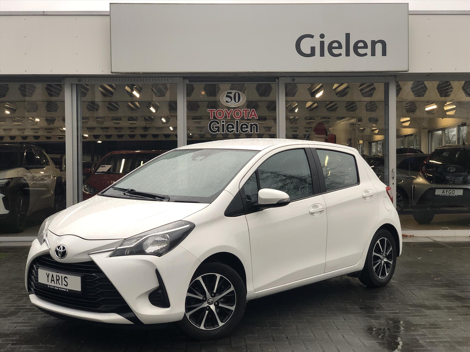 Toyota Yaris 1.0 VVT-i Connect | Eerste eigenaar, Trekhaak, Apple CarPlay/Android Auto, Camera, Lichtmetalen velgen 41450444-0.jpg | Autobedrijf Gielen