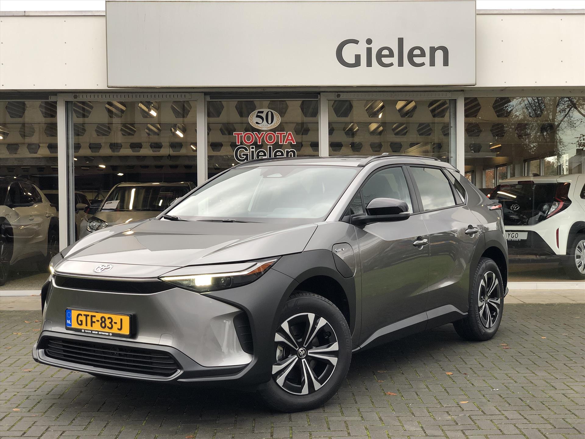Toyota Bz4x 71,4 kWh 204pk Active | Nieuw geleverd, Elektrische achterklep, CarPlay, 18inch, Parkeercamera 41484020-0.jpg | Autobedrijf Gielen