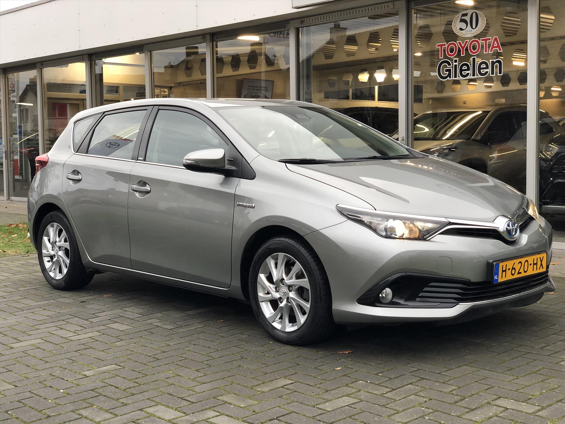 Toyota Auris 1.8 Hybrid Dynamic | Navigatie, Stoelverwarming, Trekhaak, Parkeercamera, Keyless, Cruise control 41514054-0.jpg | Autobedrijf Gielen