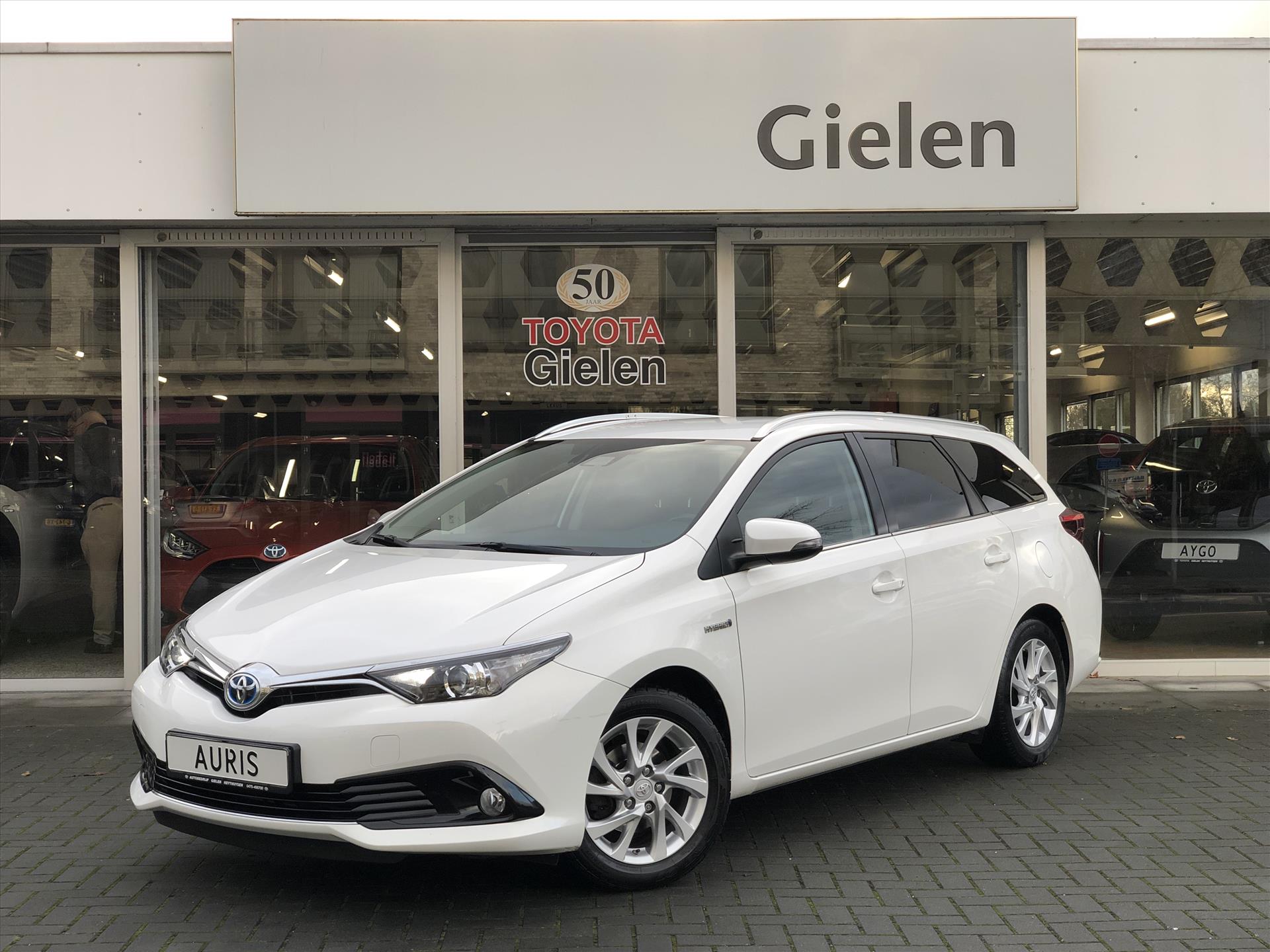 Toyota Auris Touring Sports 1.8 Hybrid Dynamic | Navigatie, Cruise control, Stoelverwarming, Lichtmetalen velgen, Climate control 41532204-0.jpg | Autobedrijf Gielen