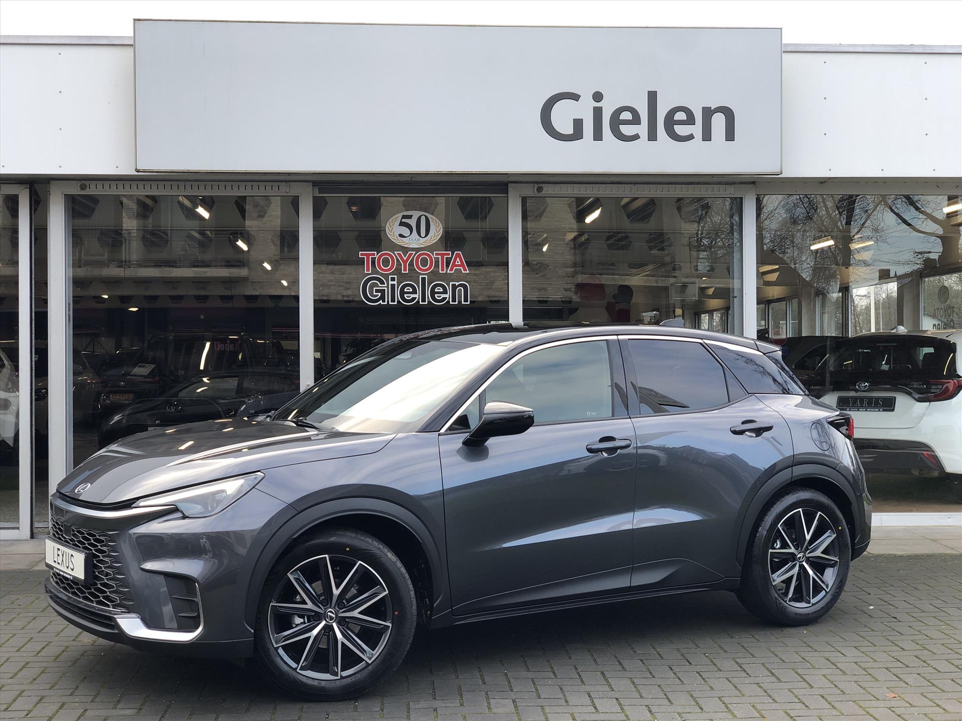 Lexus LBX 1.5 Hybrid Emotion Tech Pack Bi Tone | Leer, Elektrische achterklep, Stoel + Stuurverwarming, Parkeersensoren, Dodehoekherkennin 41797144-0.jpg | Autobedrijf Gielen