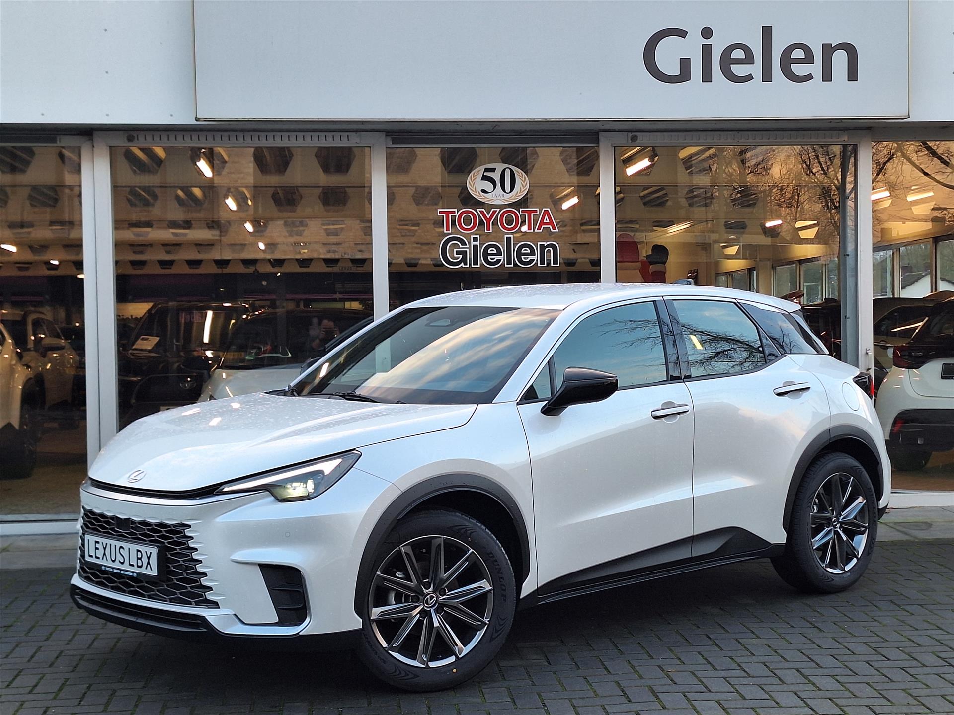 Lexus LBX 1.5 Hybrid Elegant | Leer, Stoel + Stuurverwarming, 18 inch, Dodehoekherkenning, Parkeersensoren, Navigatie, CarPlay 41797436-0.jpg | Autobedrijf Gielen