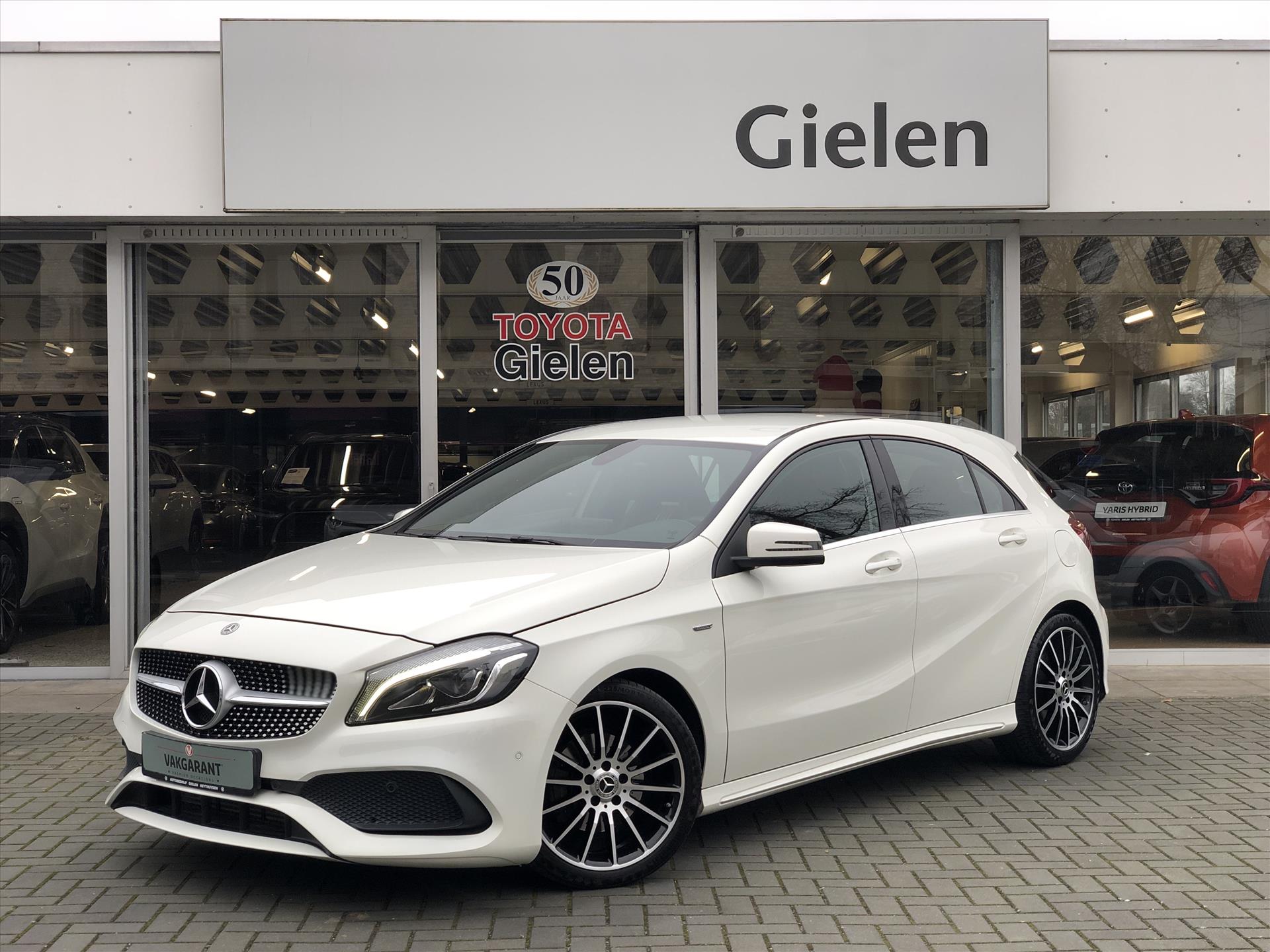 Mercedes-Benz A-Klasse A180 7G-DCT Business Solution AMG | Navigatie, Half leer, Parkeersensoren, Cruise control, 18 inch, Stoelverwarming 41857960-0.jpg | Autobedrijf Gielen