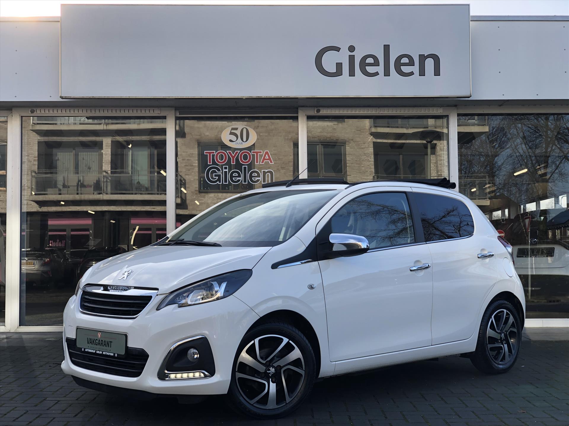 Peugeot 108 1.0 e-VTi Allure TOP! Cabrio | Open dak, Lichtmetalen velgen, Privacy Glass, Airco, Stuurbediening, In hoogte verstelbare stoel 41892251-0.jpg | Autobedrijf Gielen