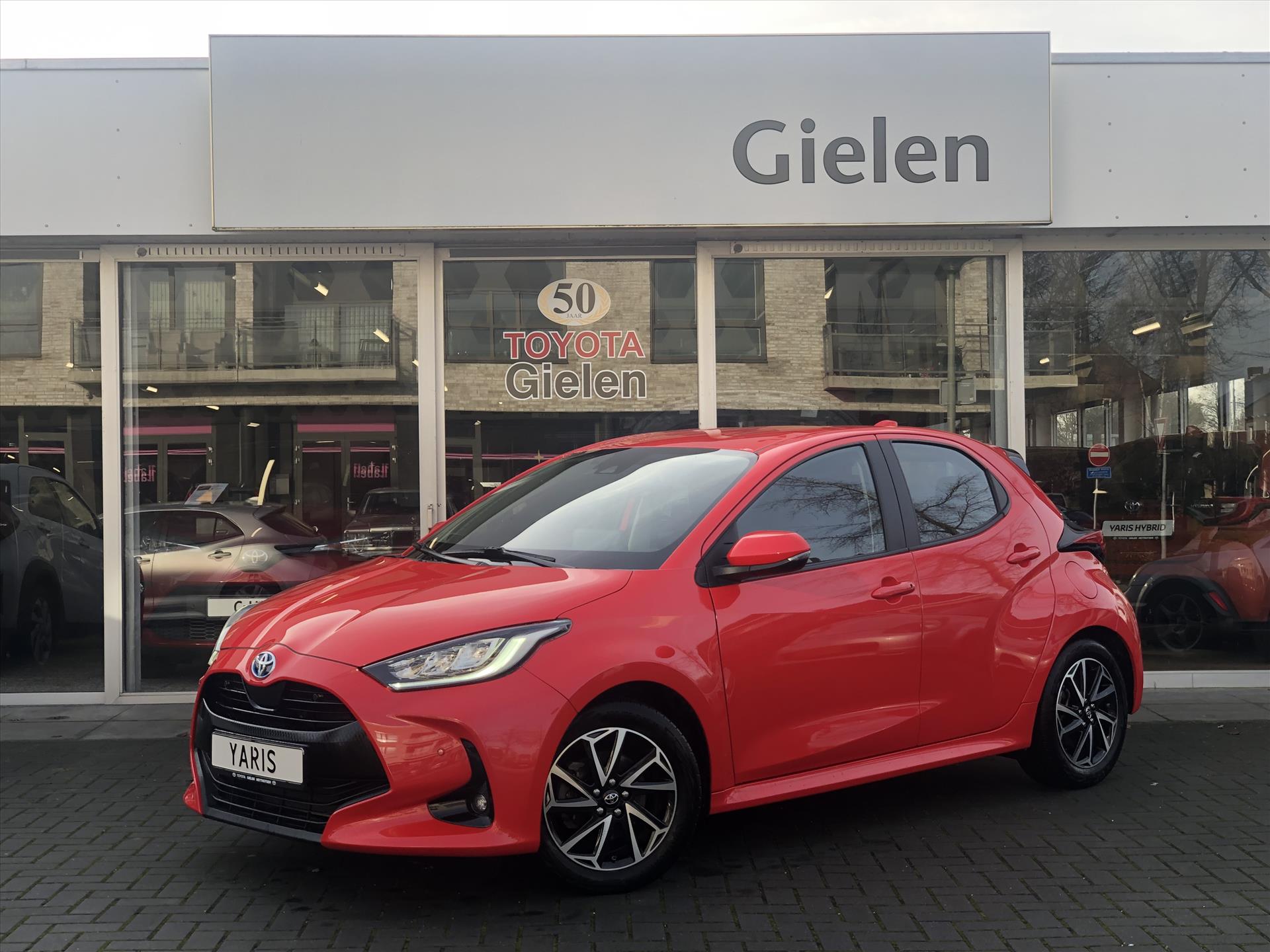 Toyota Yaris 1.5 Hybrid Executive | Dodehoekherkenning, Parkeersensoren, Stoelverwarming, Head up display, Keyless, 16 inch 41997588-0.jpg | Autobedrijf Gielen