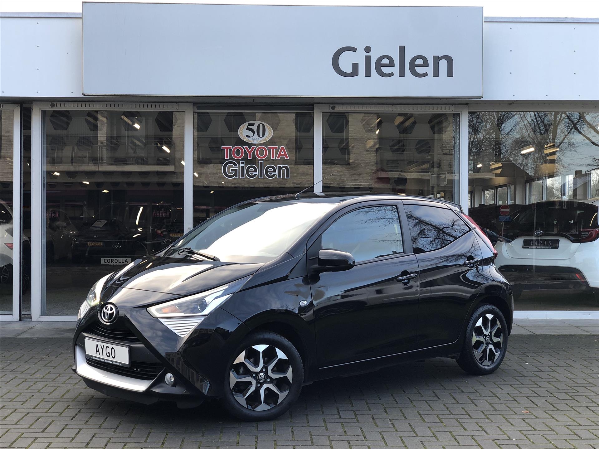 Toyota Aygo 1.0 VVT-i X-Joy | Eerste eigenaar, Climate control, Lichtmetalen velgen, Privacy Glass, Apple CarPlay/Android Auto 42082865-0.jpg | Autobedrijf Gielen