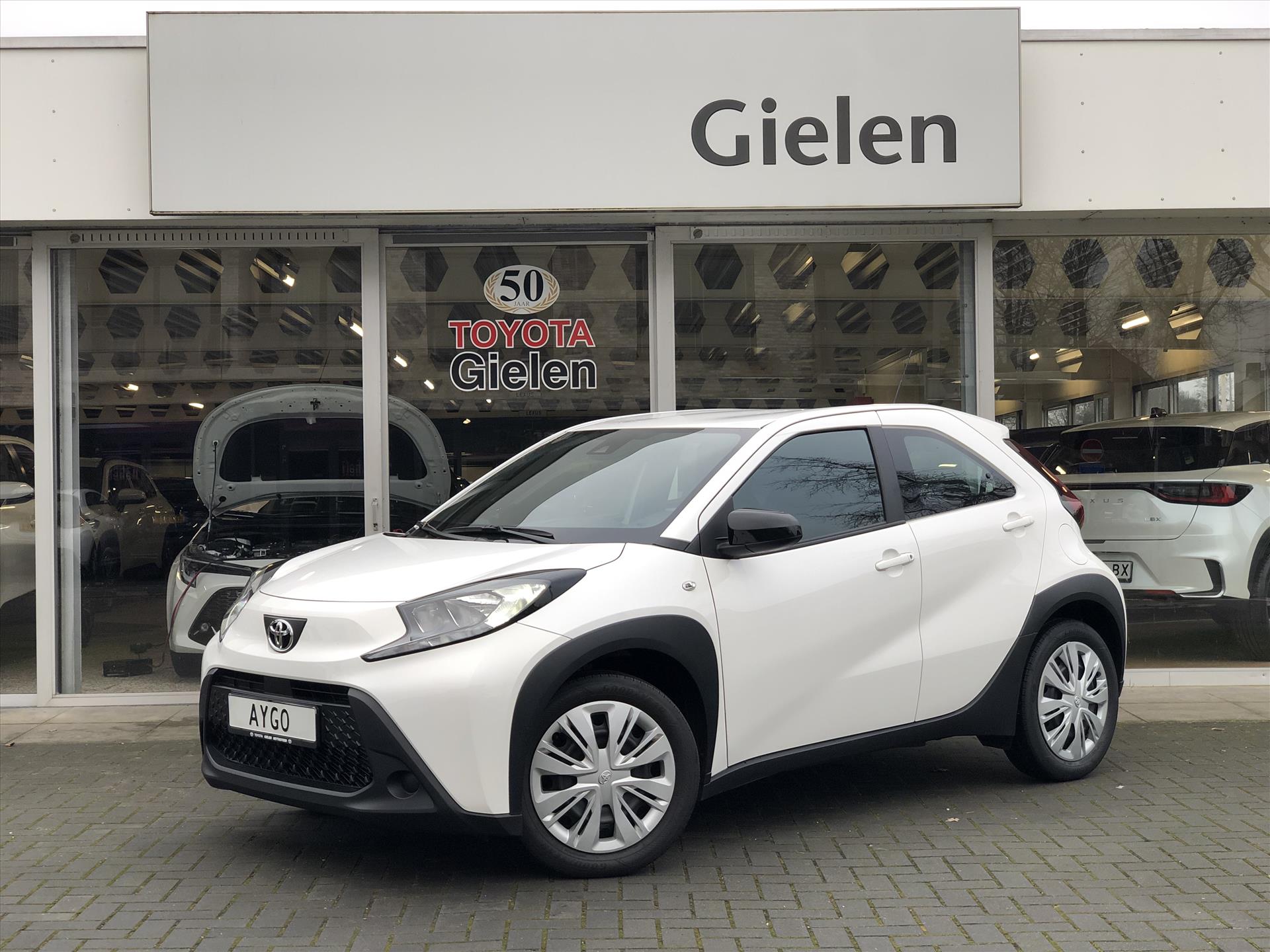 Toyota Aygo X 1.0 VVT-i Play | Stoelverwarming, Apple CarPlay/Android Auto, Parkeercamera, Airco, Lichtsensor, Adaptive cruise control, Weinig 42176786-0.jpg | Autobedrijf Gielen