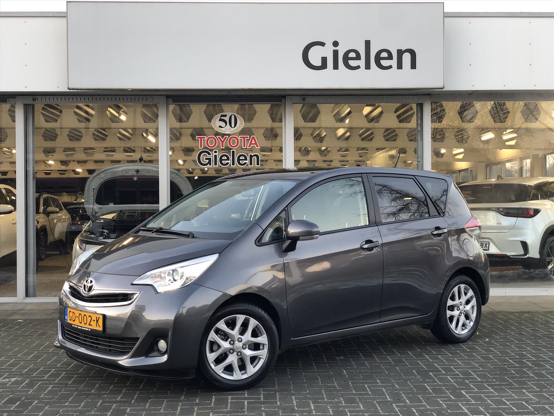Toyota Verso-S 1.3 VVT-i Automaat Trend | Eerste eigenaar, Panoramadak, 16 inch, Cruise control, Climate control, Parkeercamera 42184722-0.jpg | Autobedrijf Gielen